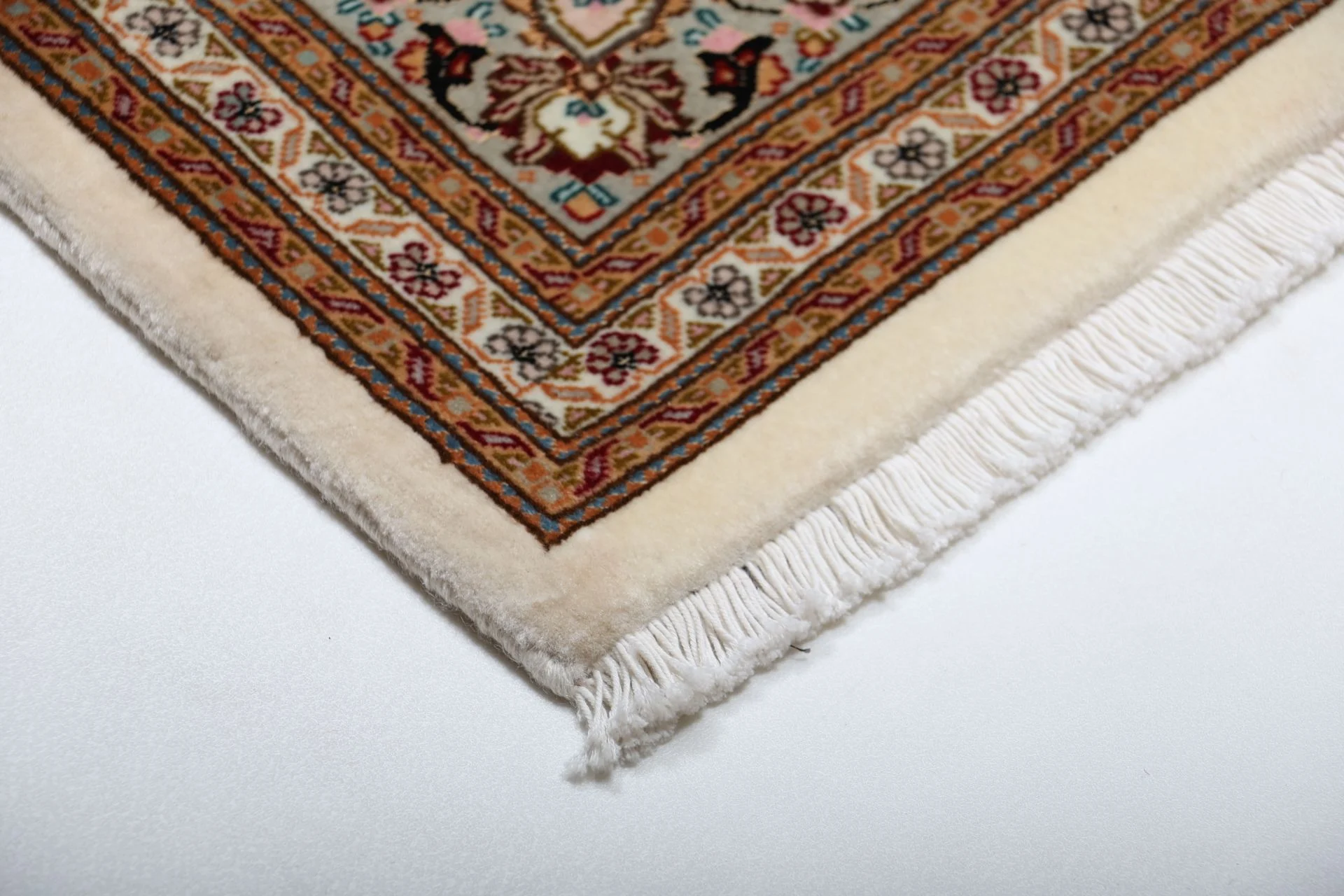 Wool & Silk Tabriz Persian Rug 202 × 246 cm, hand-knotted - Image 6