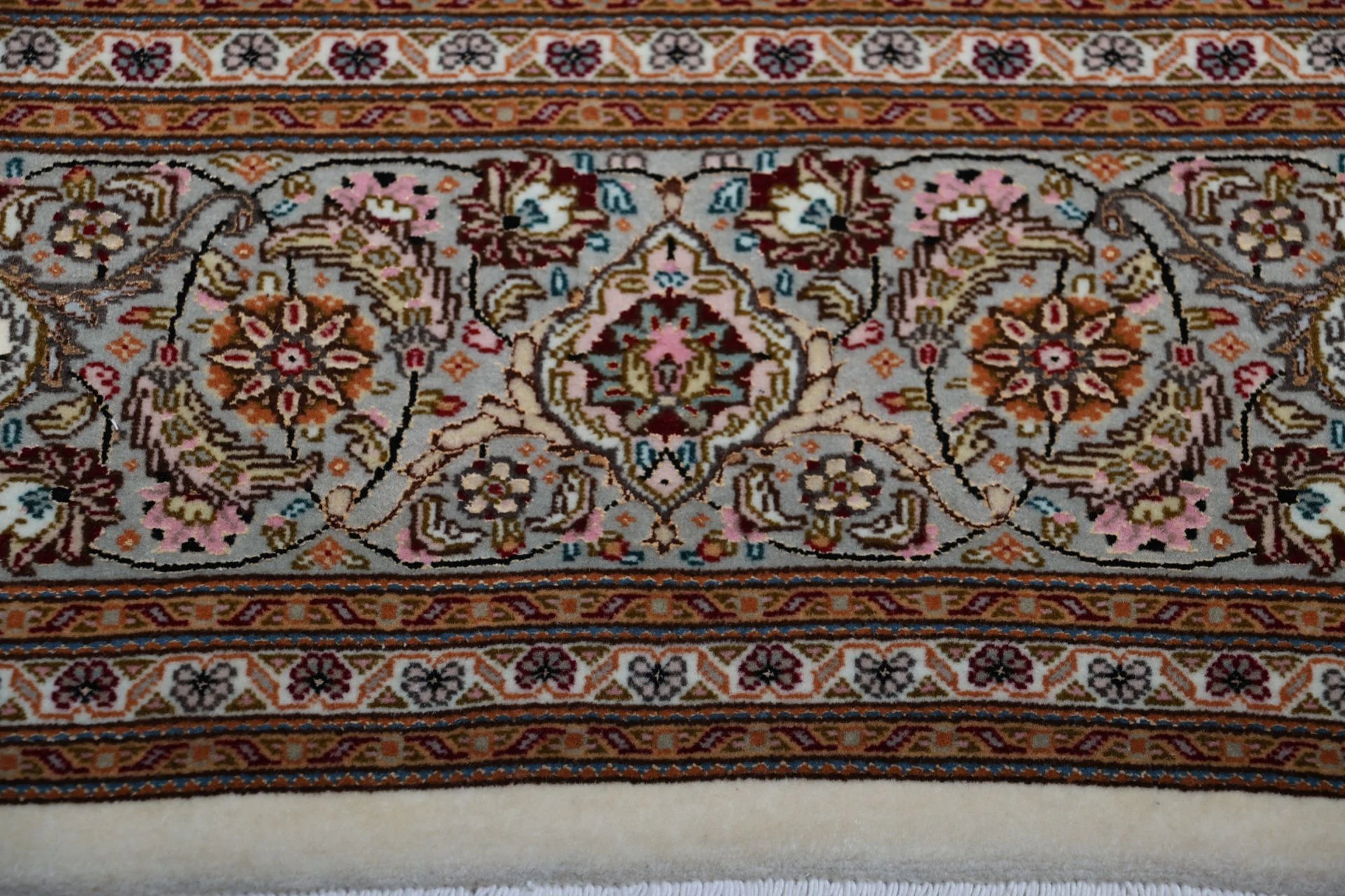 Wool & Silk Tabriz Persian Rug 202 × 246 cm, hand-knotted - Image 7