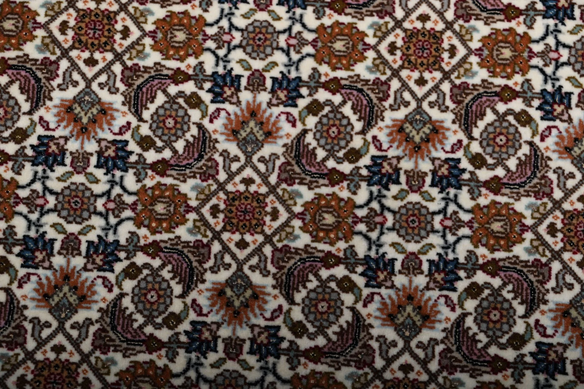 Wool & Silk Tabriz Persian Rug 202 × 246 cm, hand-knotted - Image 9