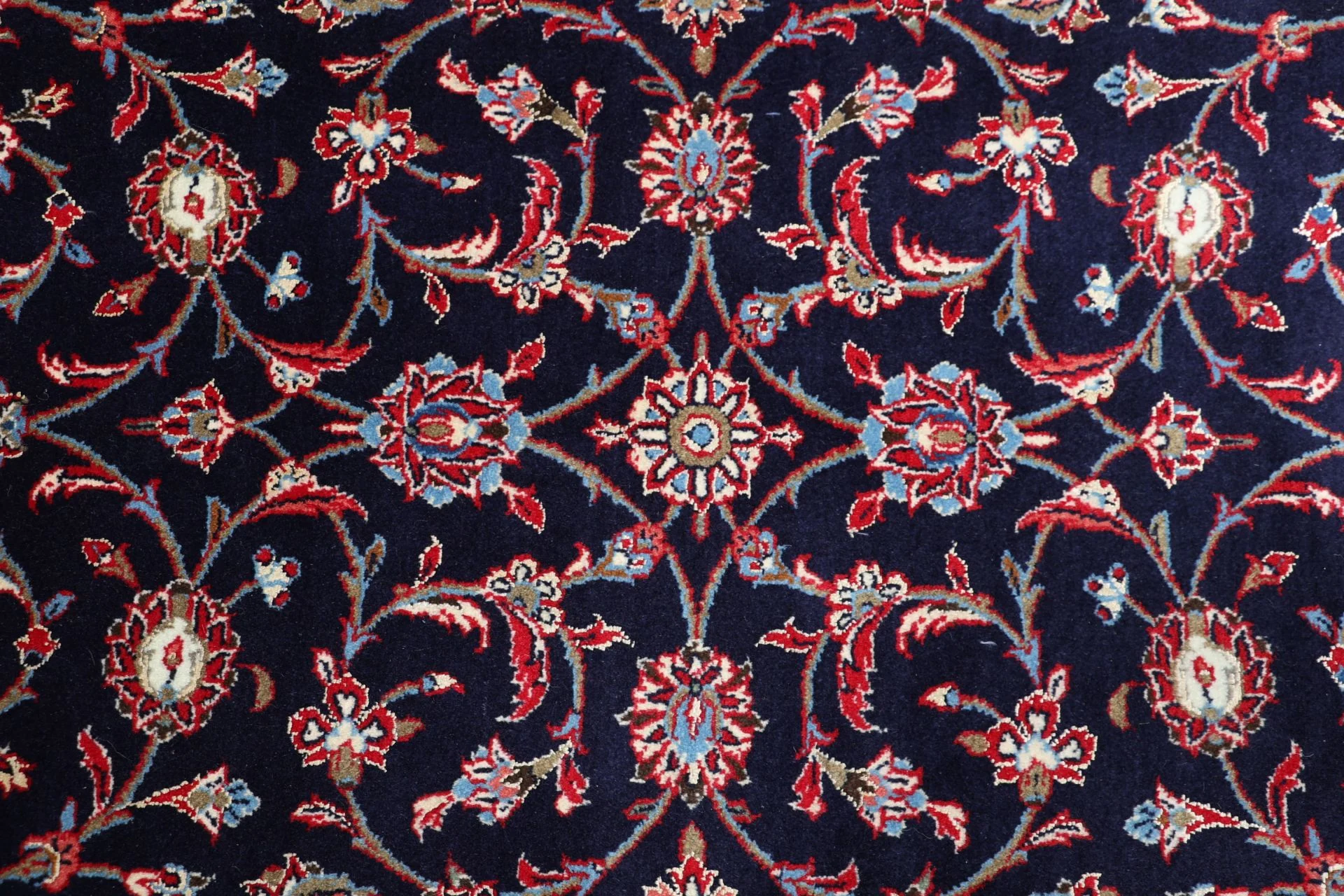 Kashan Persian Rug 197 × 299 cm in Wool & Silk, hand-knotted - Image 9