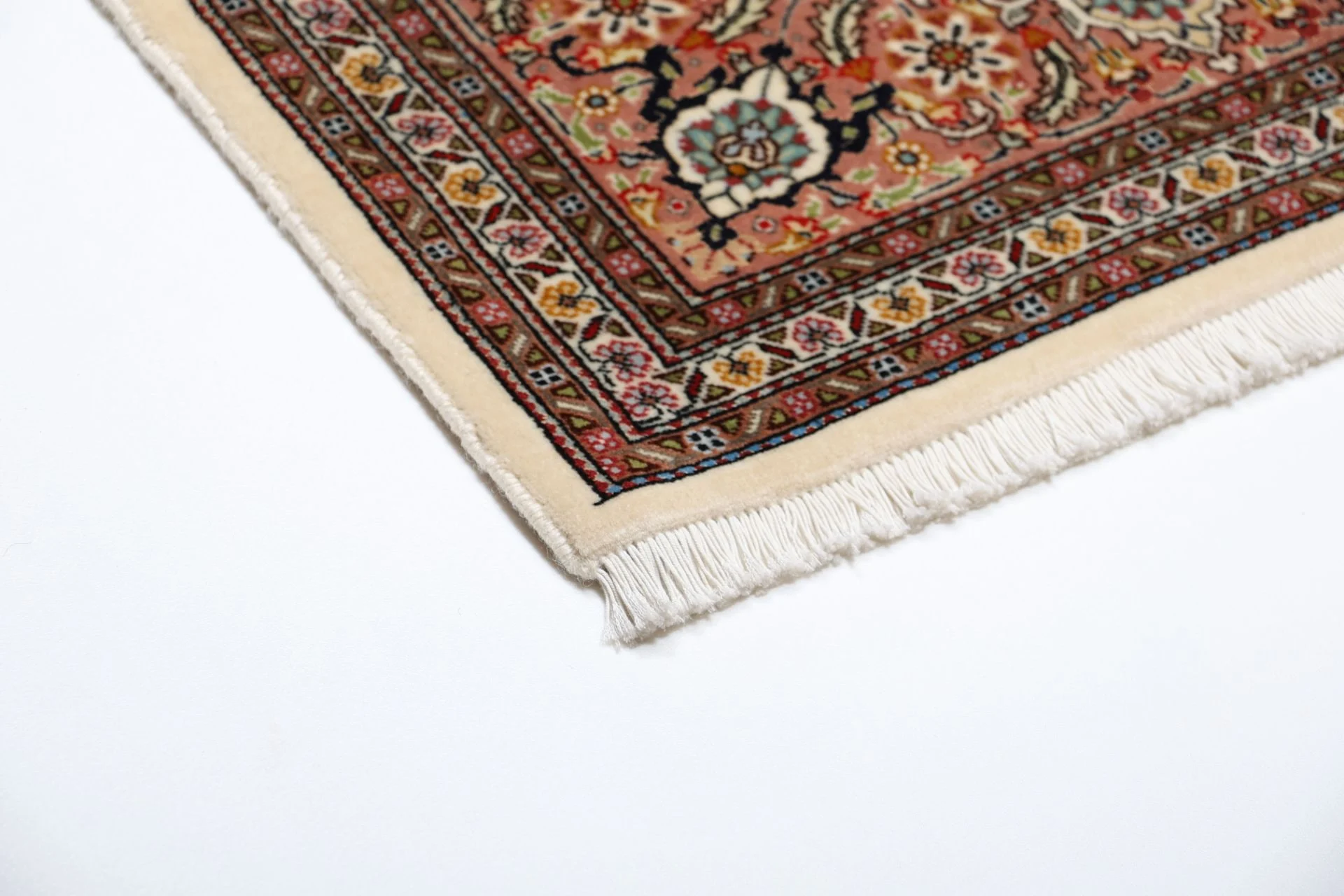Tabriz Persian Rug 166 × 242 cm in Wool & Silk, hand-knotted - Image 6