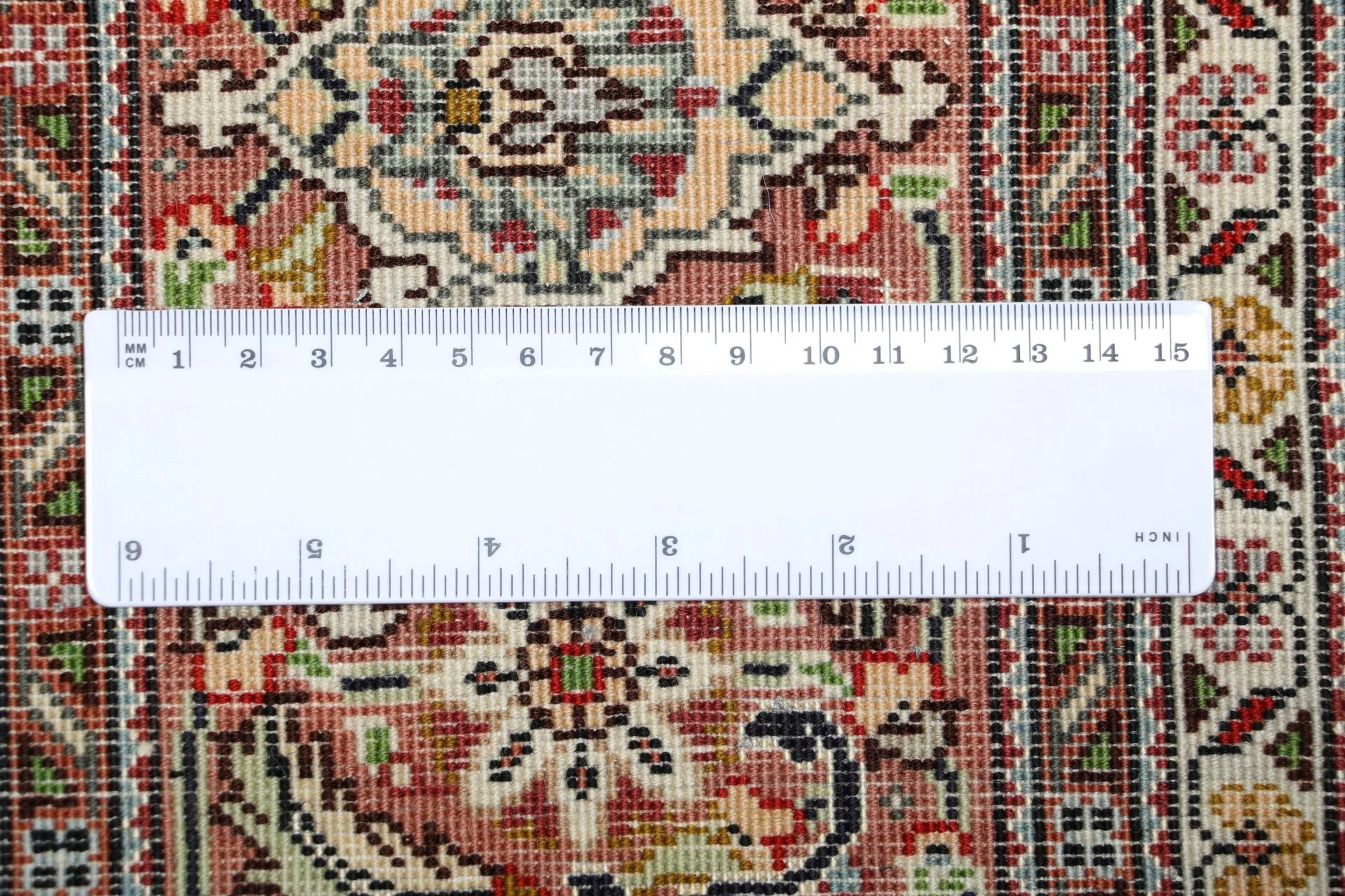 Tabriz Persian Rug 166 × 242 cm in Wool & Silk, hand-knotted - Image 11