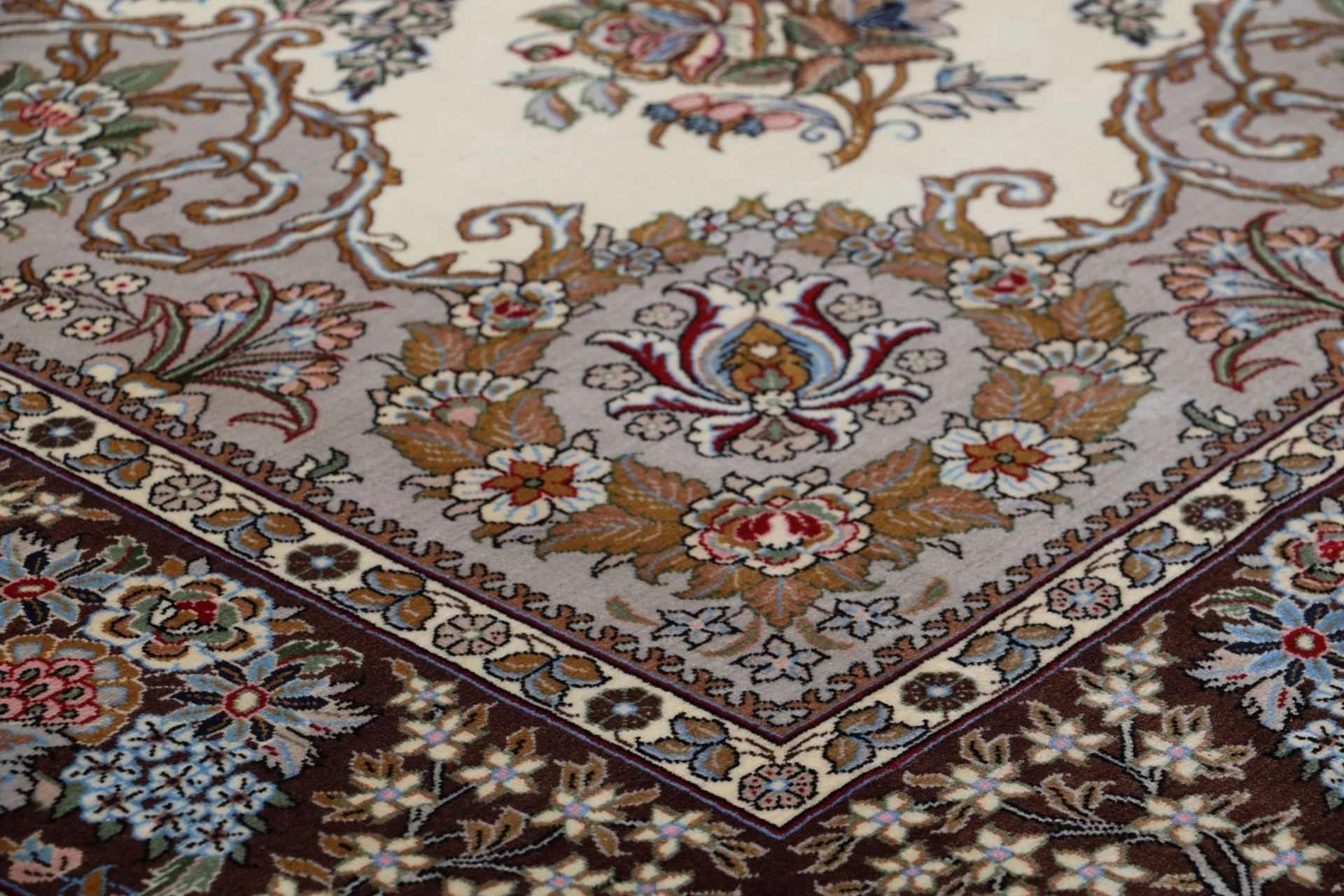 Wool Qom Persian Rug 232 × 360 cm, hand-knotted - Image 5