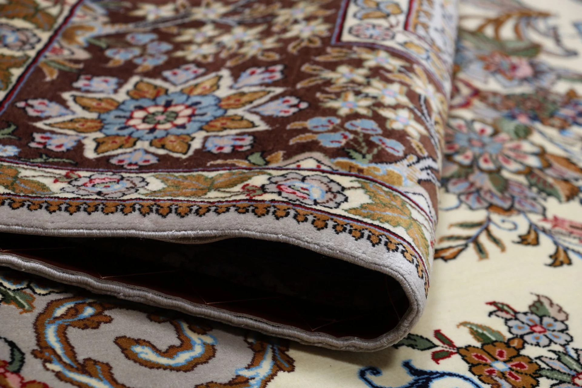 Wool Qom Persian Rug 232 × 360 cm, hand-knotted - Image 10