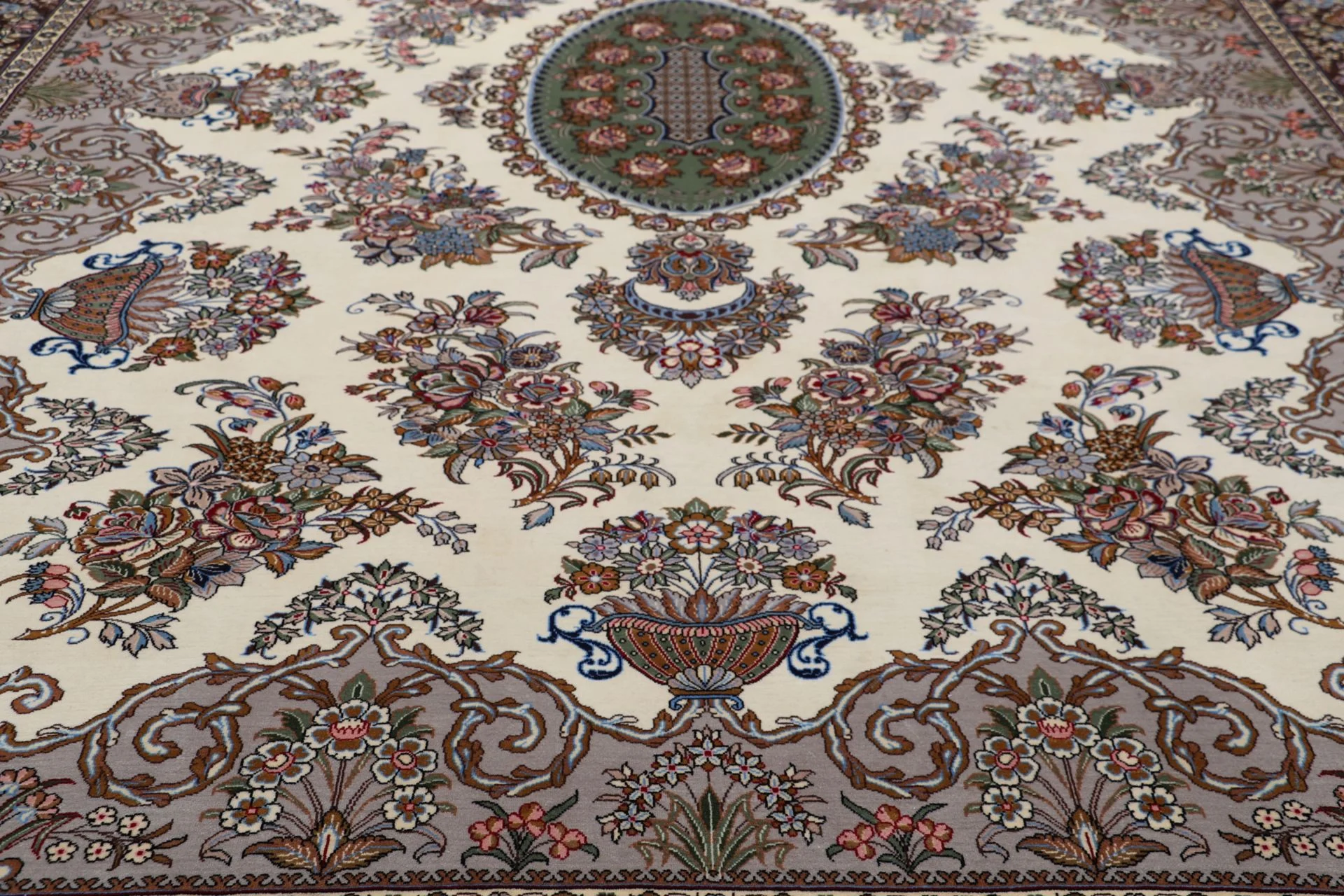 Wool Qom Persian Rug 232 × 360 cm, hand-knotted - Image 12