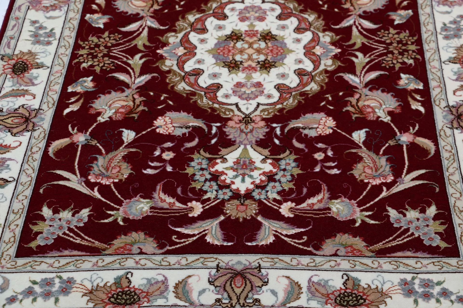 Tabriz Persian Rug 82 × 328 cm in Wool & Silk, hand-knotted - Image 7