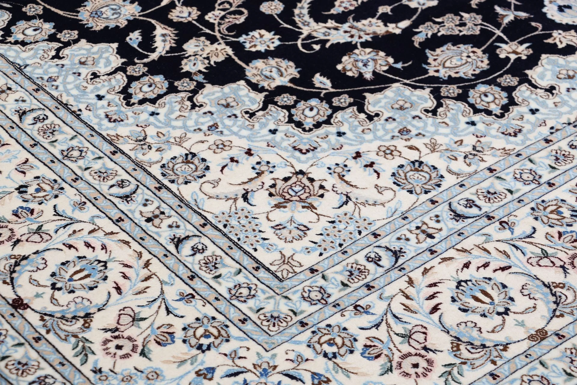 Hand-Knotted Nain Persian Rug, 205 × 260 cm, Wool & Silk - Image 5