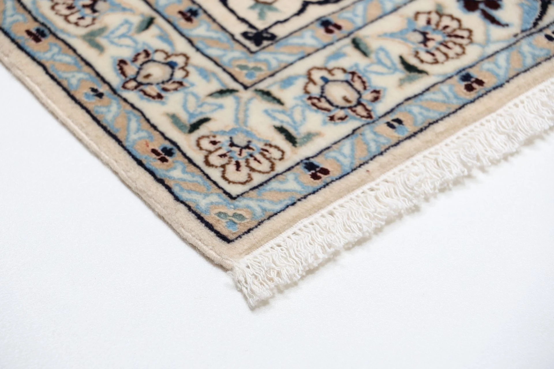 Hand-Knotted Nain Persian Rug, 205 × 260 cm, Wool & Silk - Image 6