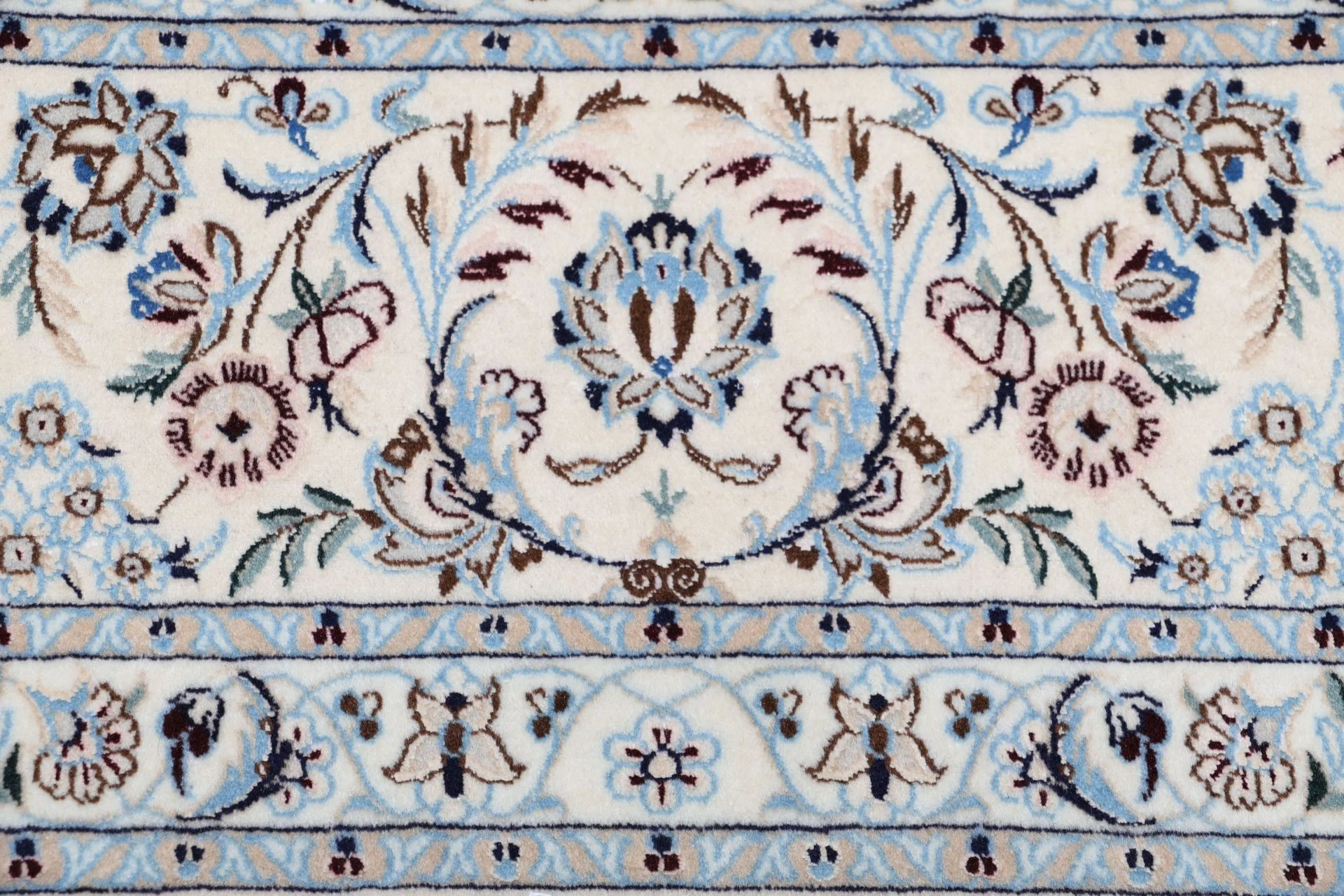 Hand-Knotted Nain Persian Rug, 205 × 260 cm, Wool & Silk - Image 7