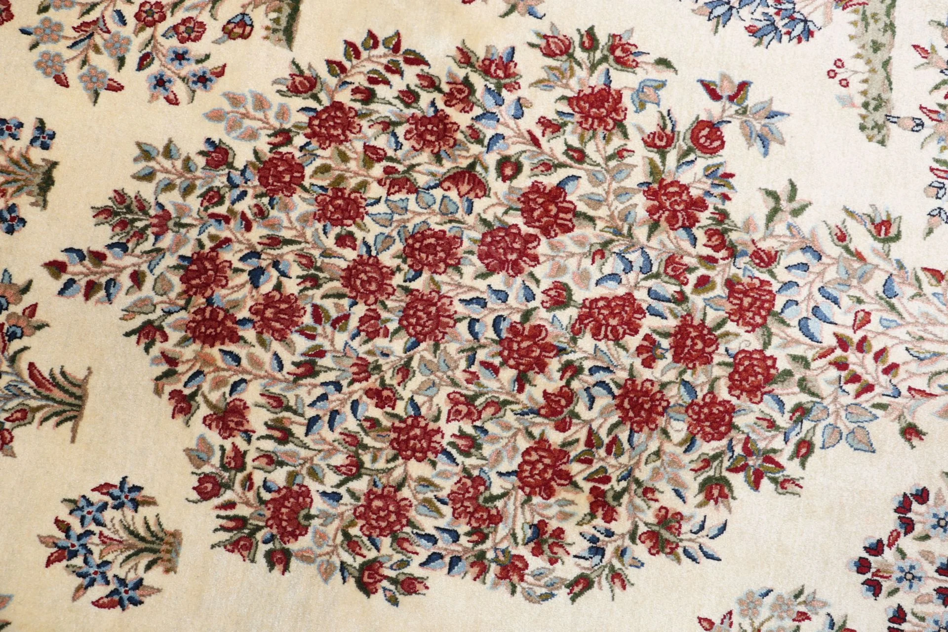 Hand-Knotted Kerman Persian Rug, 218 × 303 cm, Wool - Image 9