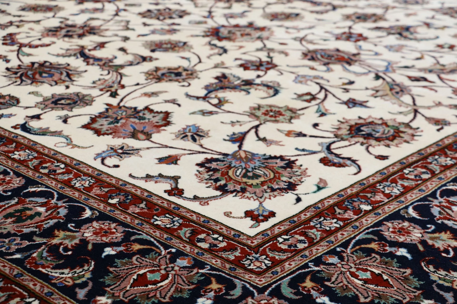 Wool & Silk Sarouk Persian Rug 248 × 302 cm, hand-knotted - Image 7