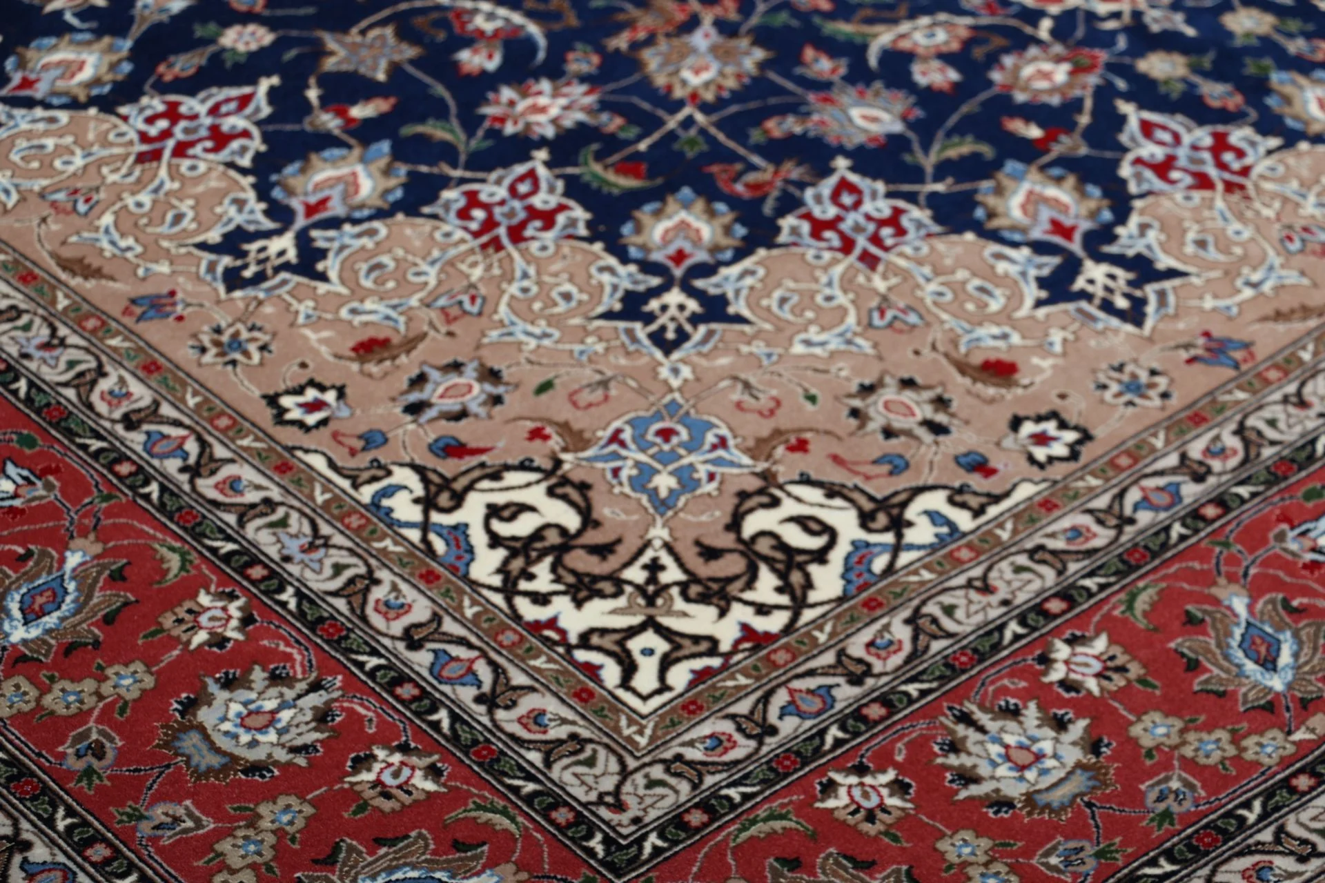 Tabriz Persian Rug 200 × 248 cm in Wool & Silk, hand-knotted - Image 5