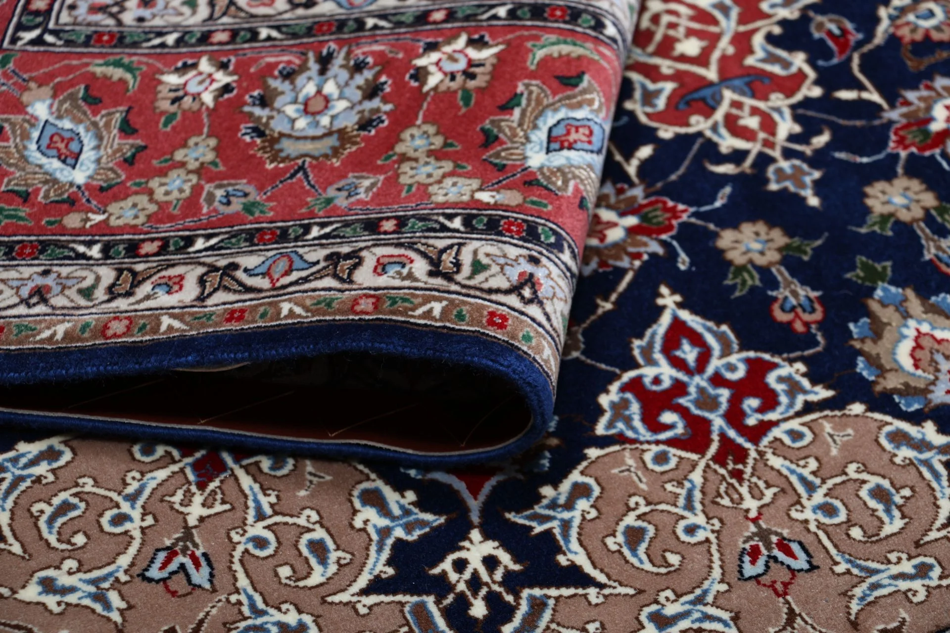 Tabriz Persian Rug 200 × 248 cm in Wool & Silk, hand-knotted - Image 10