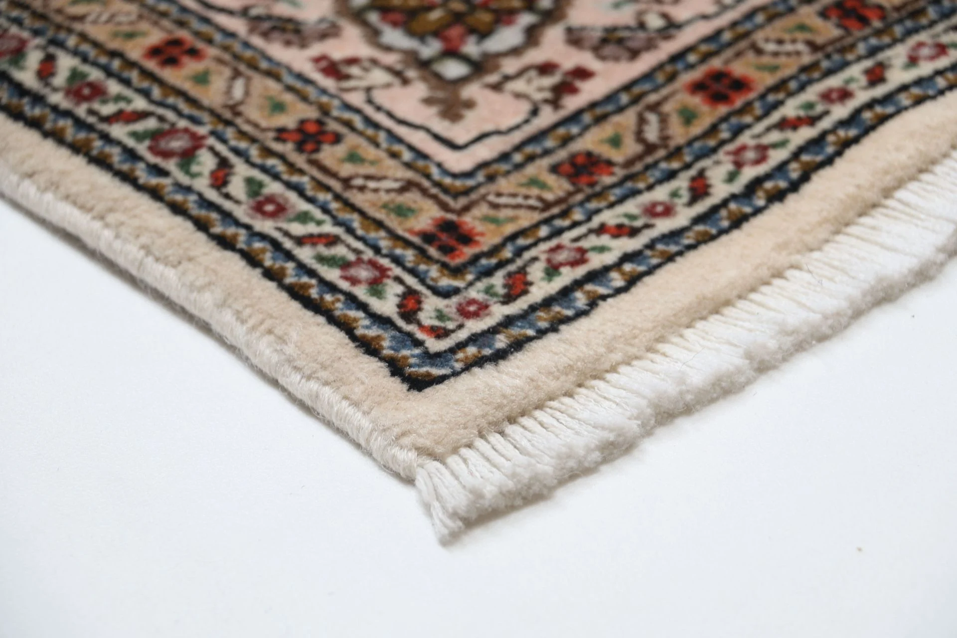 Wool & Silk Tabriz Persian Rug 170 × 242 cm, hand-knotted - Image 6