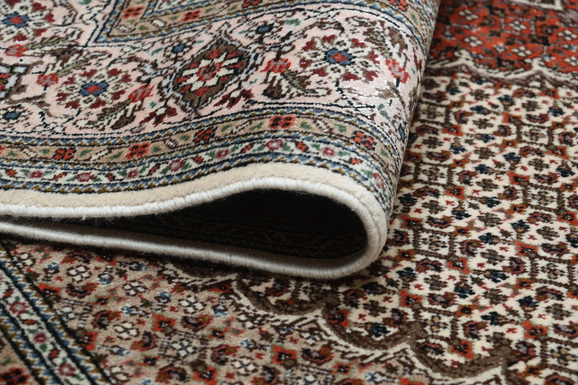 Wool & Silk Tabriz Persian Rug 170 × 242 cm, hand-knotted - Image 10