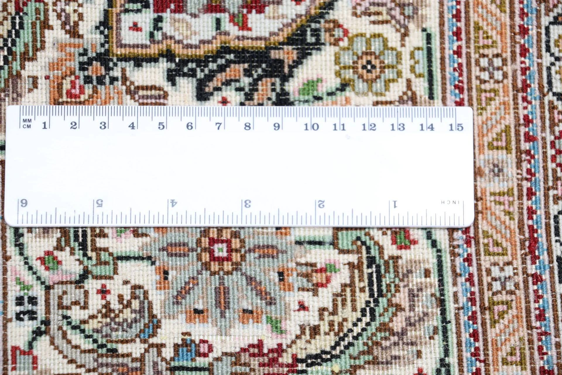 Tabriz Persian Rug 205 × 250 cm in Wool & Silk, hand-knotted - Image 11