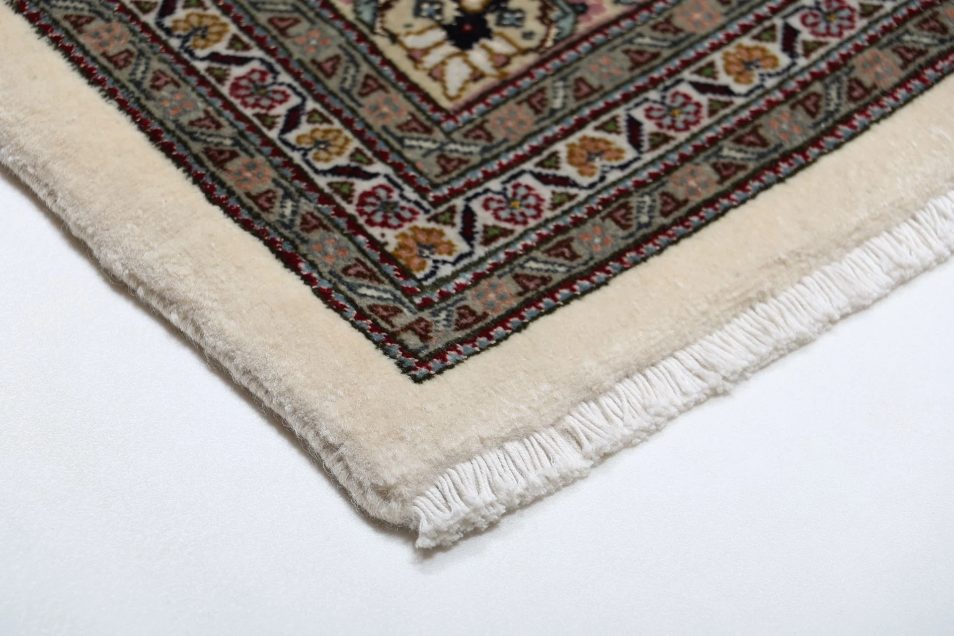 Wool & Silk Tabriz Persian Rug 202 × 265 cm, hand-knotted - Image 6