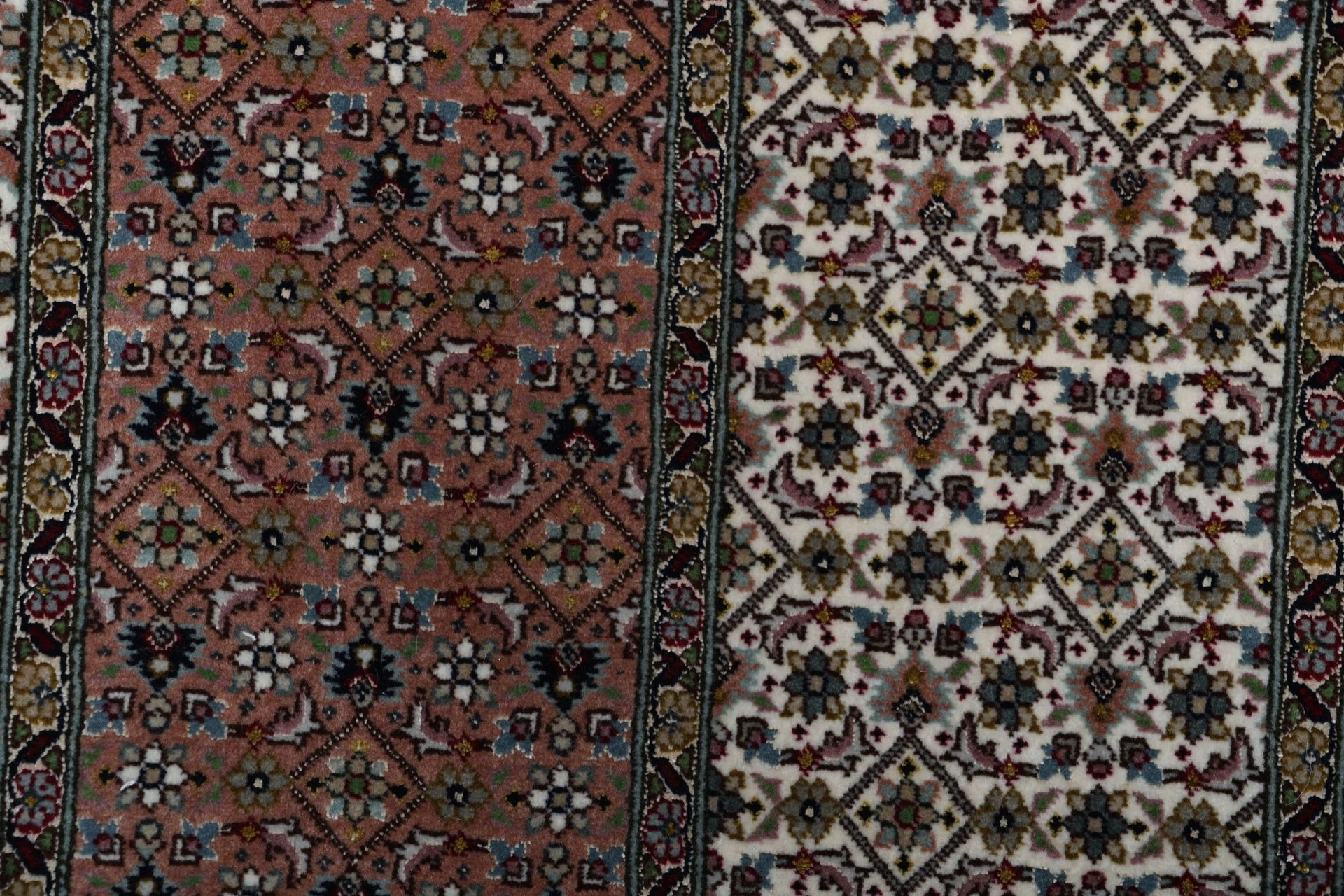 Wool & Silk Tabriz Persian Rug 202 × 265 cm, hand-knotted - Image 9