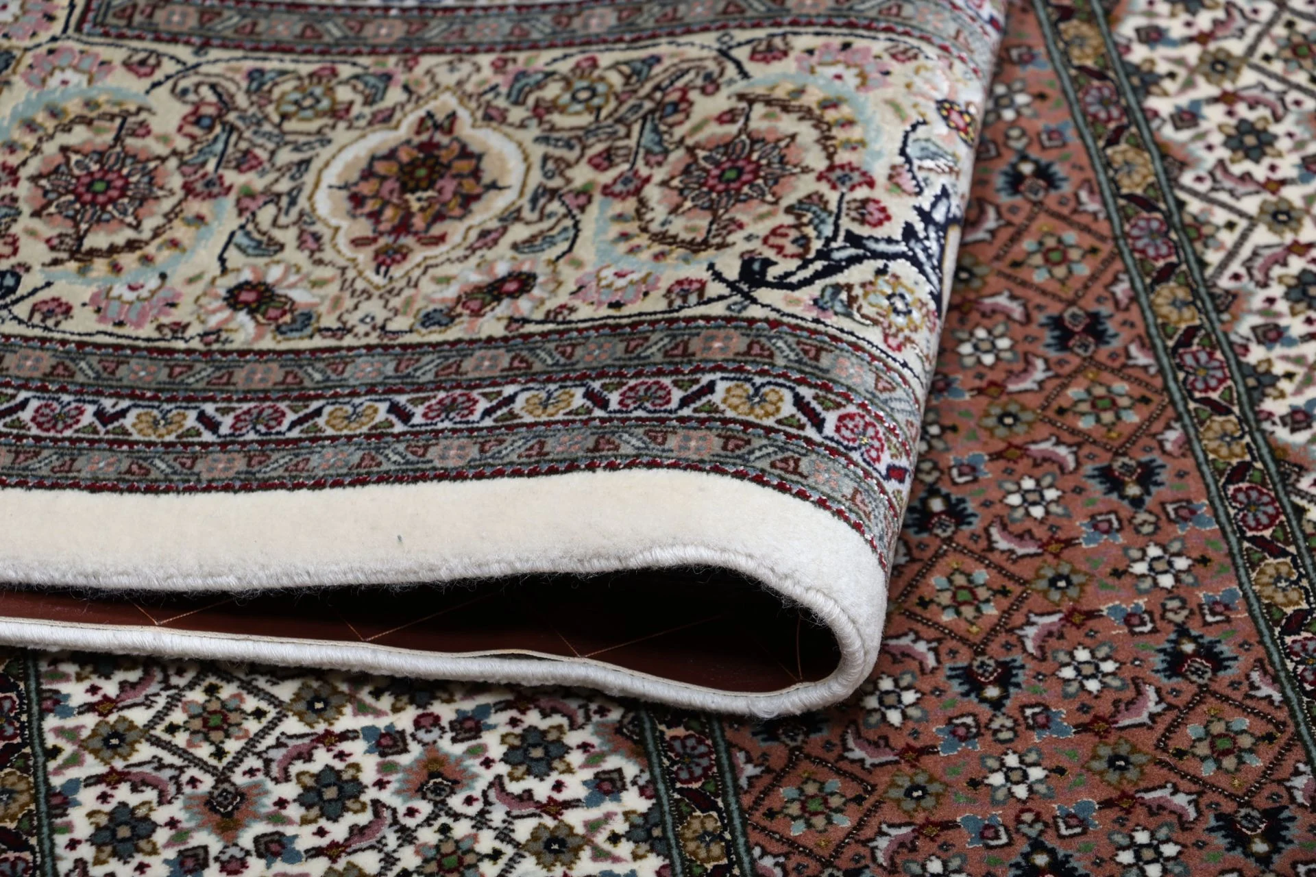 Wool & Silk Tabriz Persian Rug 202 × 265 cm, hand-knotted - Image 10