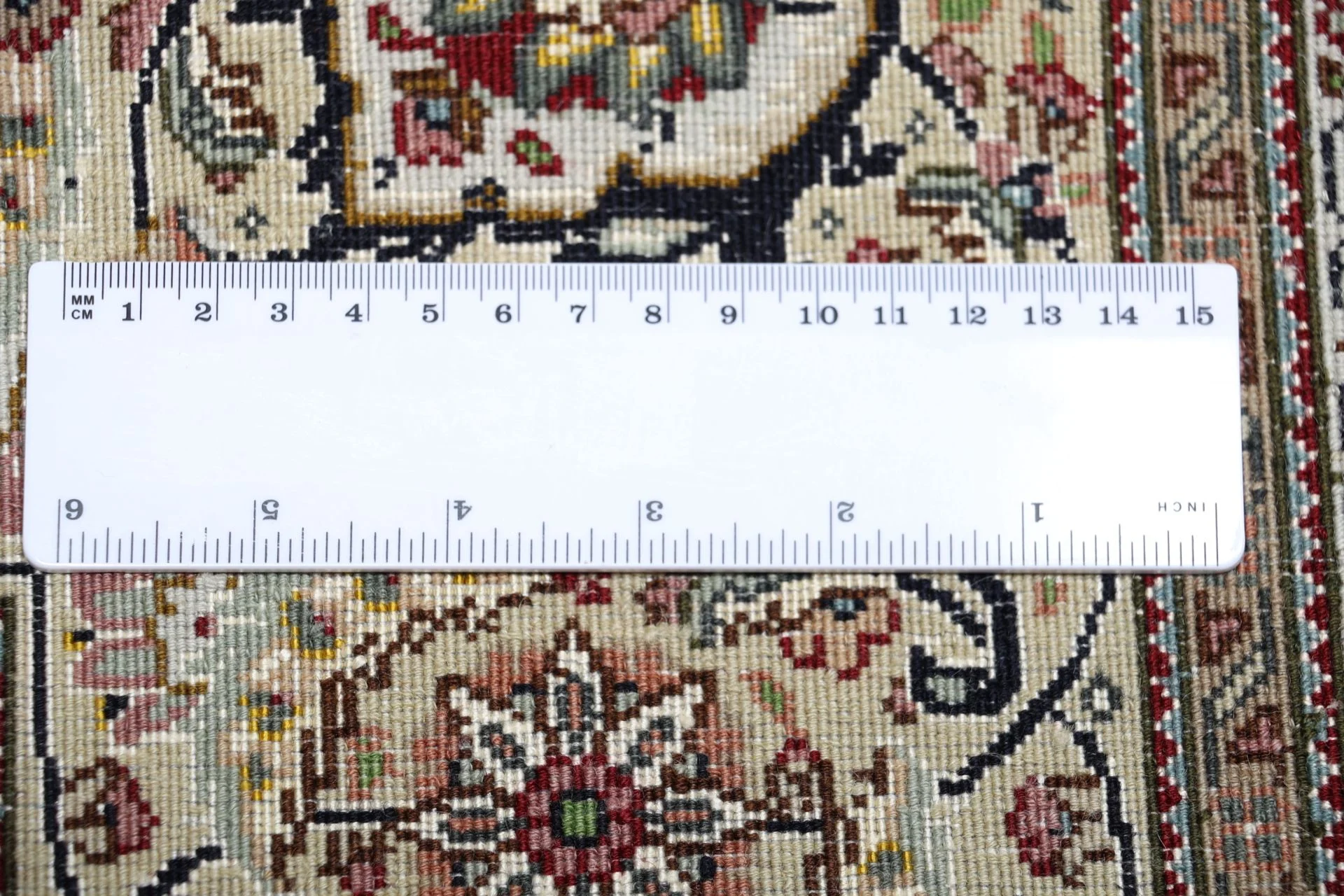 Wool & Silk Tabriz Persian Rug 202 × 265 cm, hand-knotted - Image 11