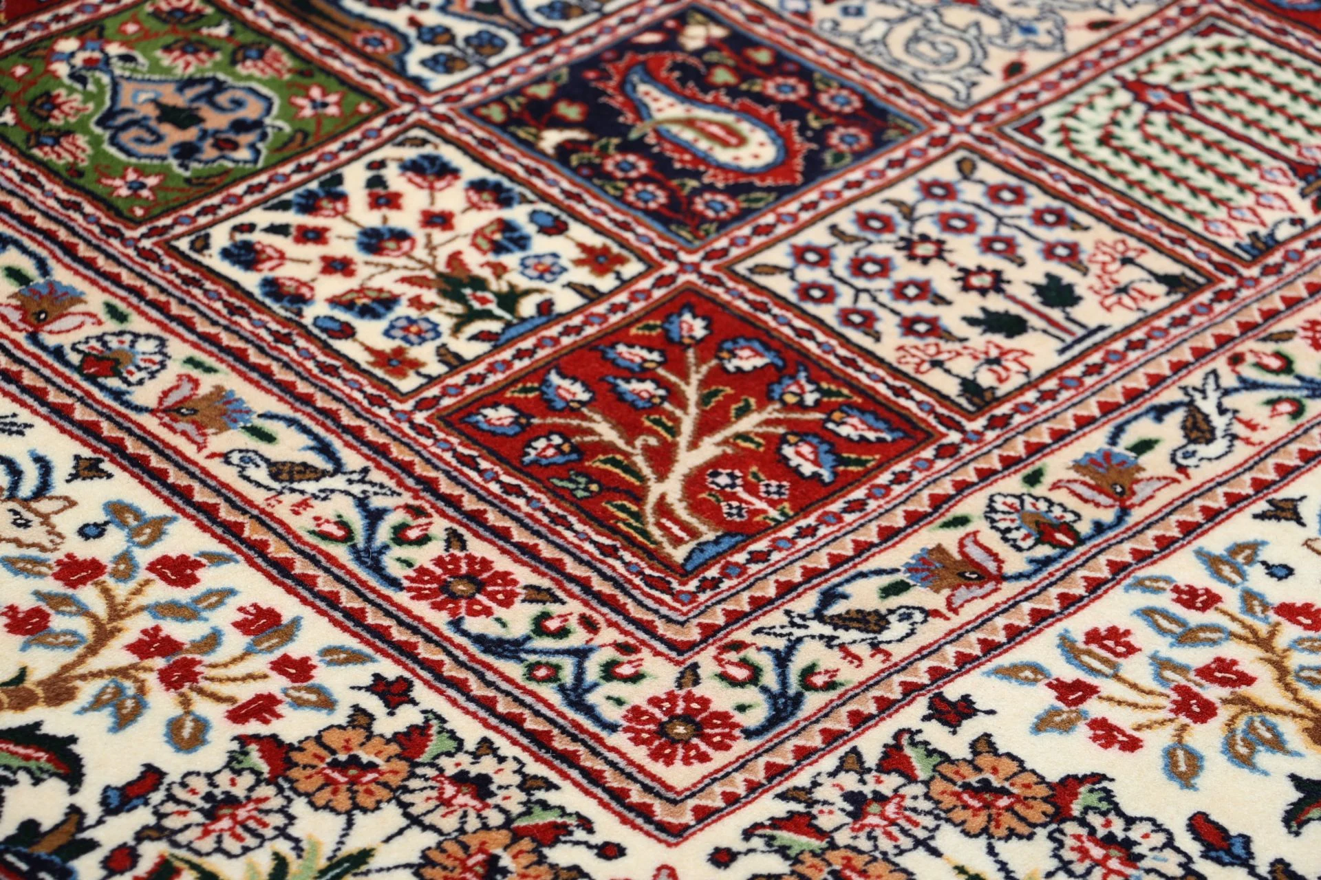Moud Persian Rug 242 × 350 cm in Wool, hand-knotted - Image 5