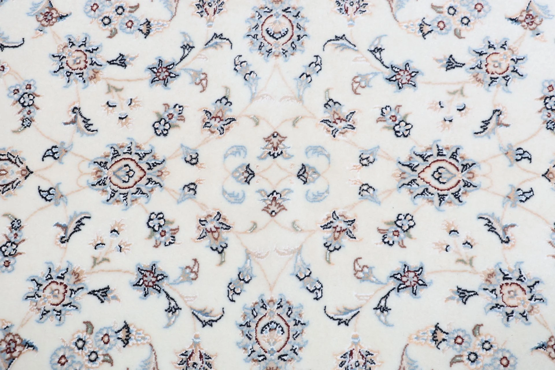 Wool & Silk Nain Persian Rug 170 × 245 cm, hand-knotted - Image 9
