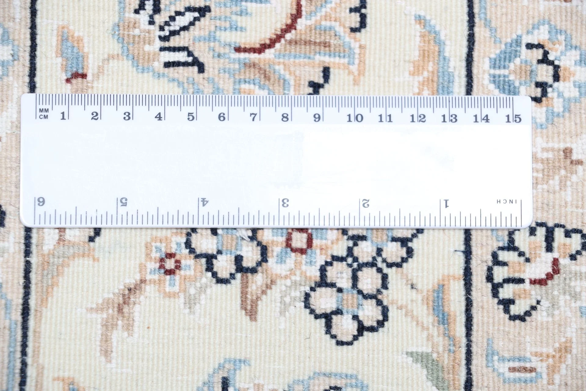 Wool & Silk Nain Persian Rug 170 × 245 cm, hand-knotted - Image 11