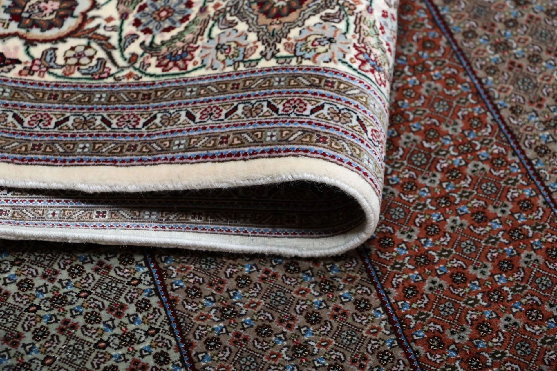 Tabriz Persian Rug 210 × 255 cm in Wool & Silk, hand-knotted - Image 10