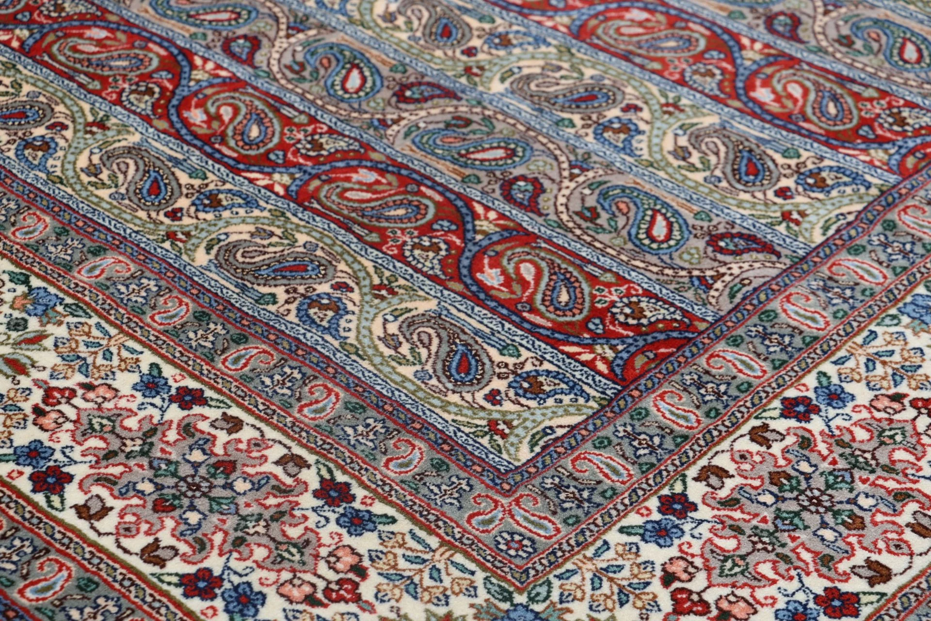Wool & Silk Moud Persian Rug 202 × 295 cm, hand-knotted - Image 5