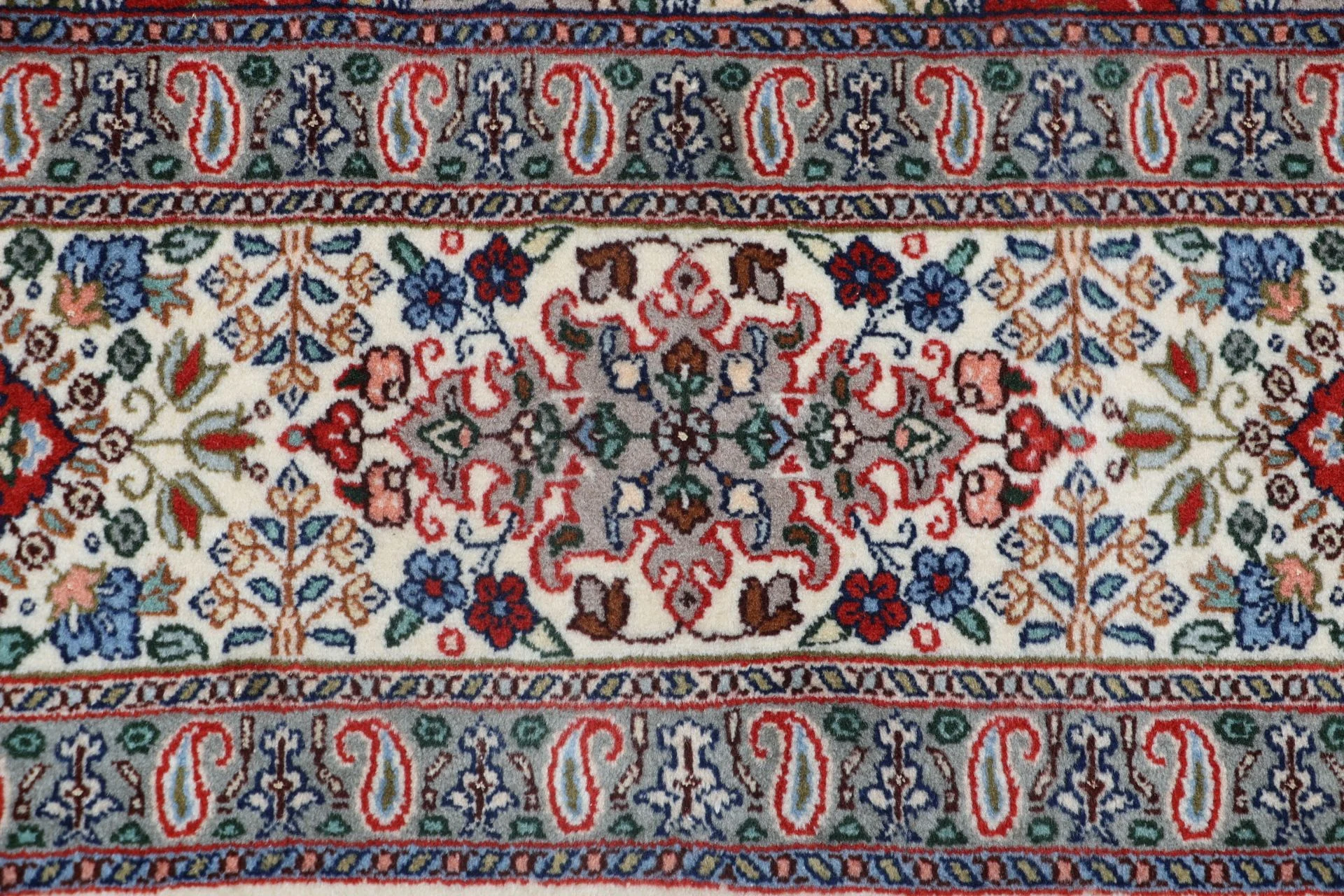 Wool & Silk Moud Persian Rug 202 × 295 cm, hand-knotted - Image 8