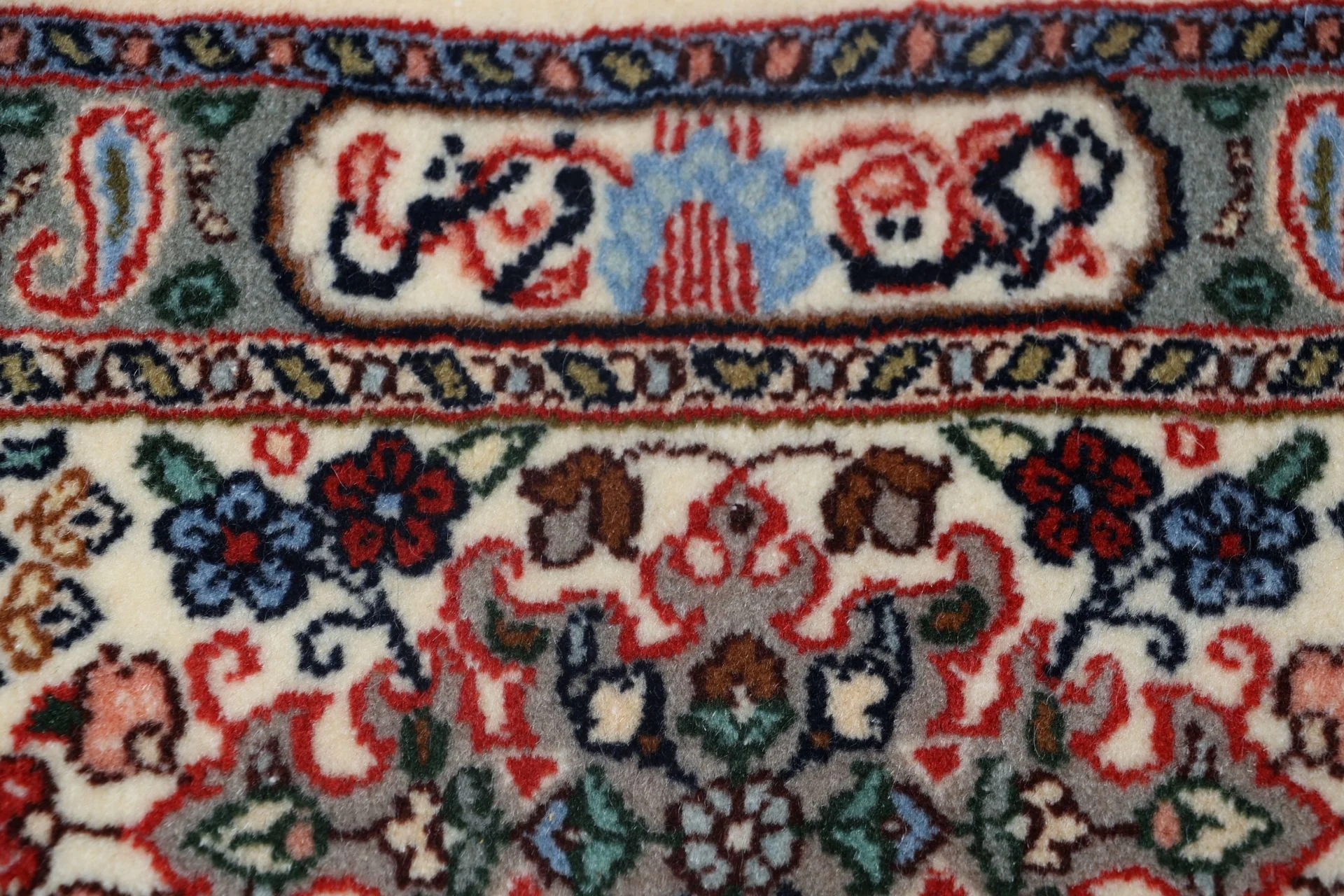 Wool & Silk Moud Persian Rug 202 × 295 cm, hand-knotted - Image 12