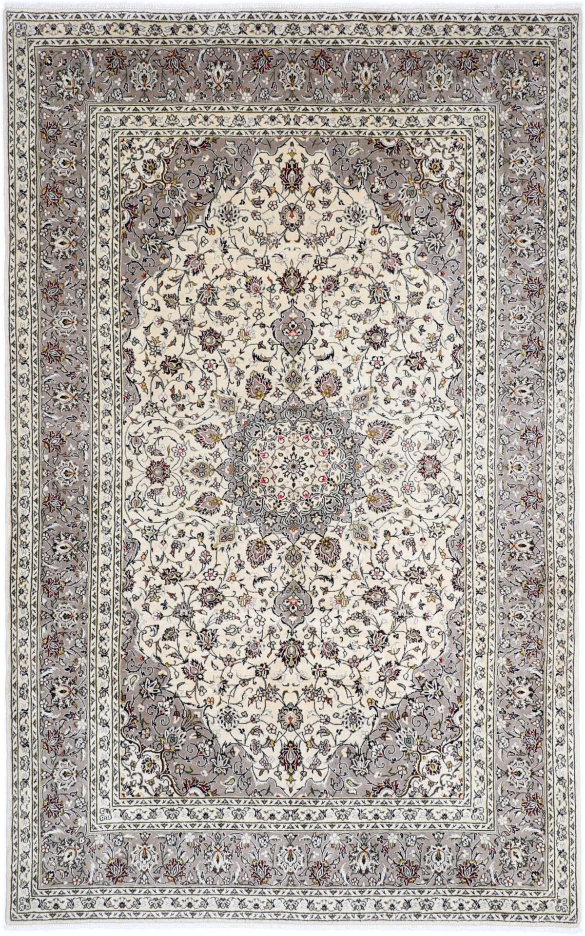 Kashan Persian Rug 198 × 310 cm in Wool, hand-knotted