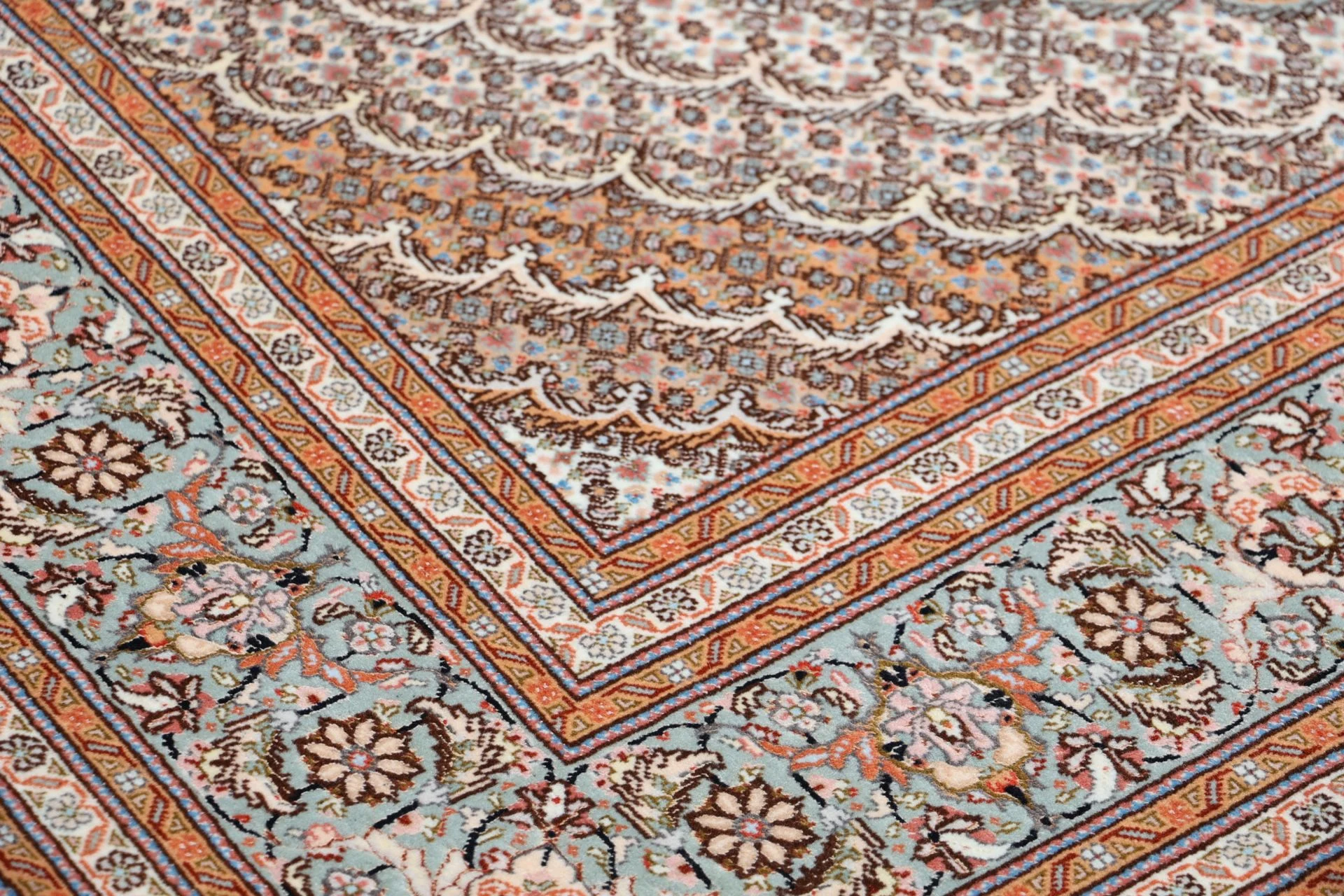 Hand-Knotted Tabriz Persian Rug, 170 × 240 cm, Wool & Silk - Image 5