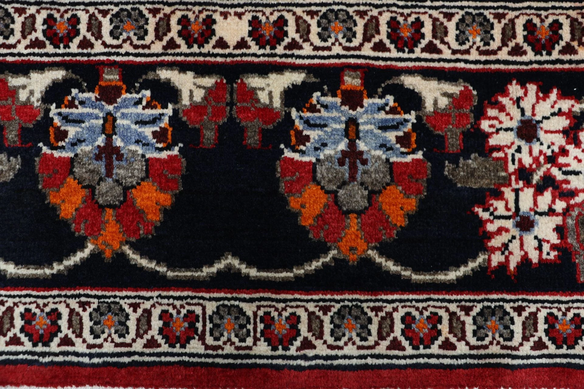 Wool Bakhtiari Persian Rug 211 × 308 cm, hand-knotted - Image 8