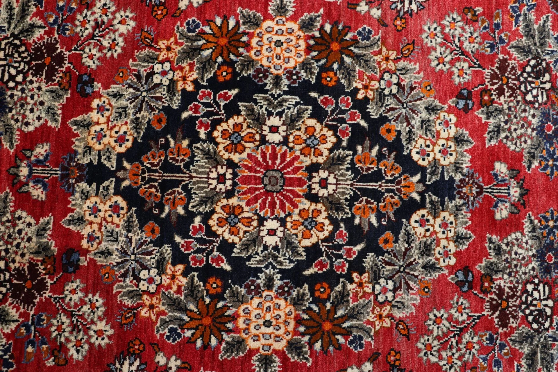 Wool Bakhtiari Persian Rug 211 × 308 cm, hand-knotted - Image 9
