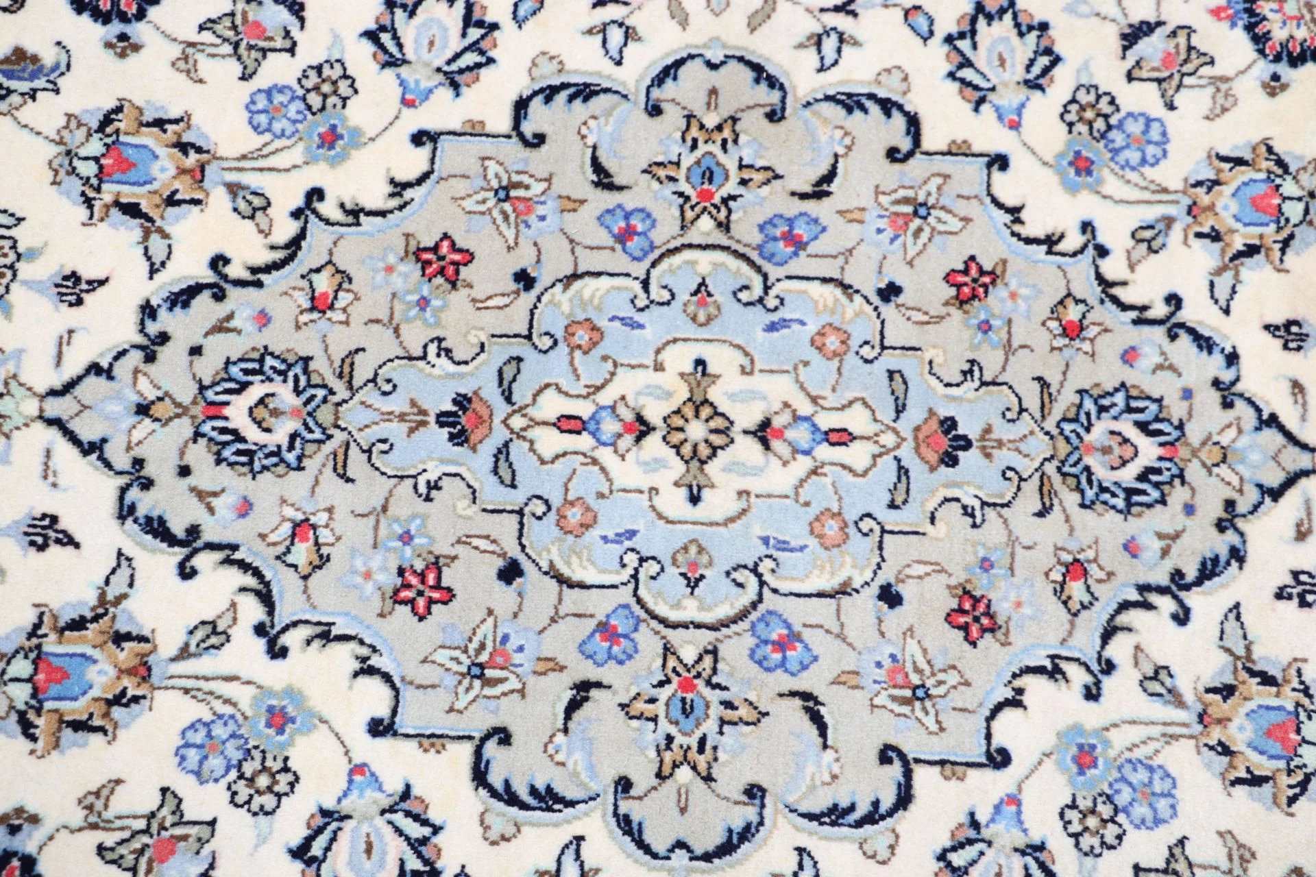 Kashan Persian Rug 200 × 303 cm in Wool, hand-knotted - Image 9