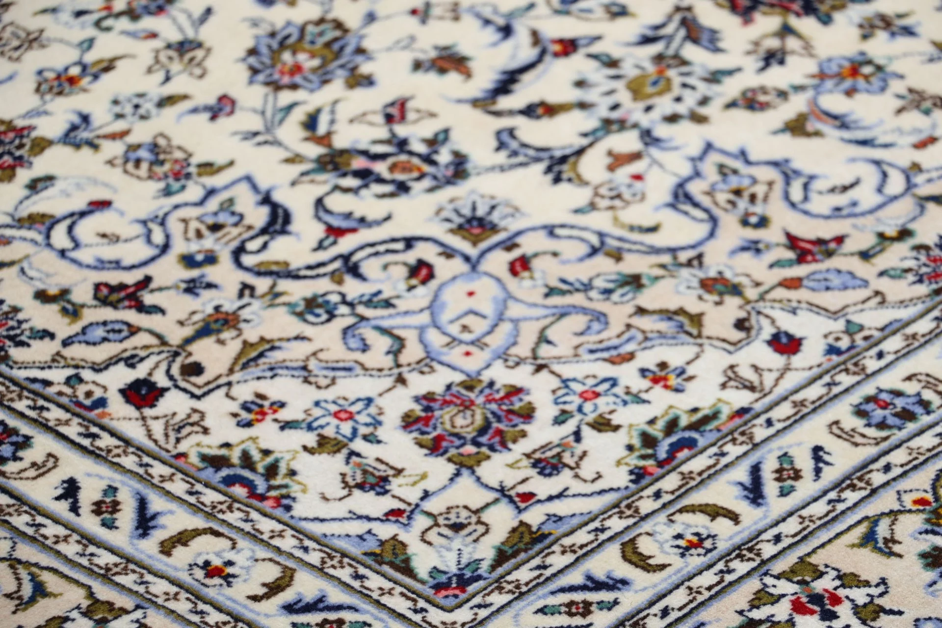 Kashan Persian Rug 205 × 295 cm in Wool, hand-knotted - Image 5