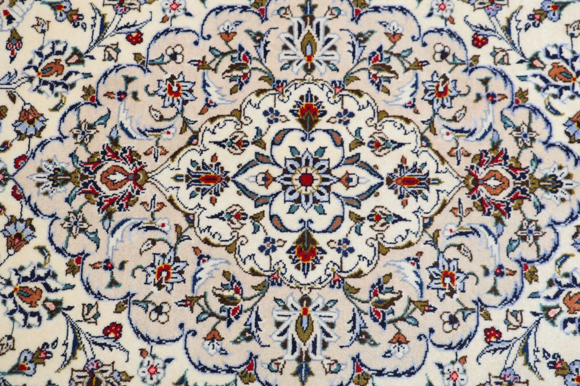 Kashan Persian Rug 205 × 295 cm in Wool, hand-knotted - Image 9