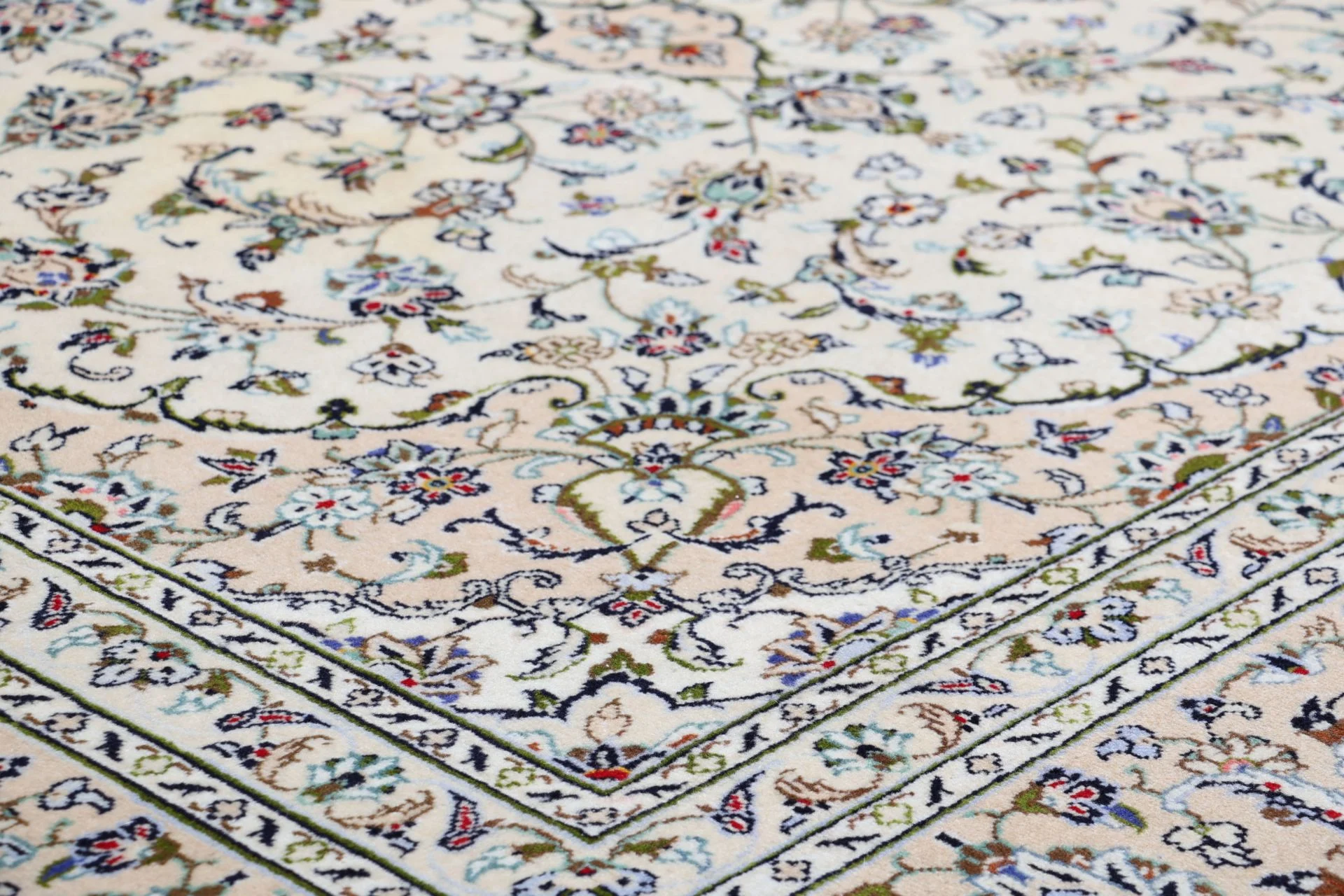Wool Kashan Persian Rug 250 × 350 cm, hand-knotted - Image 5