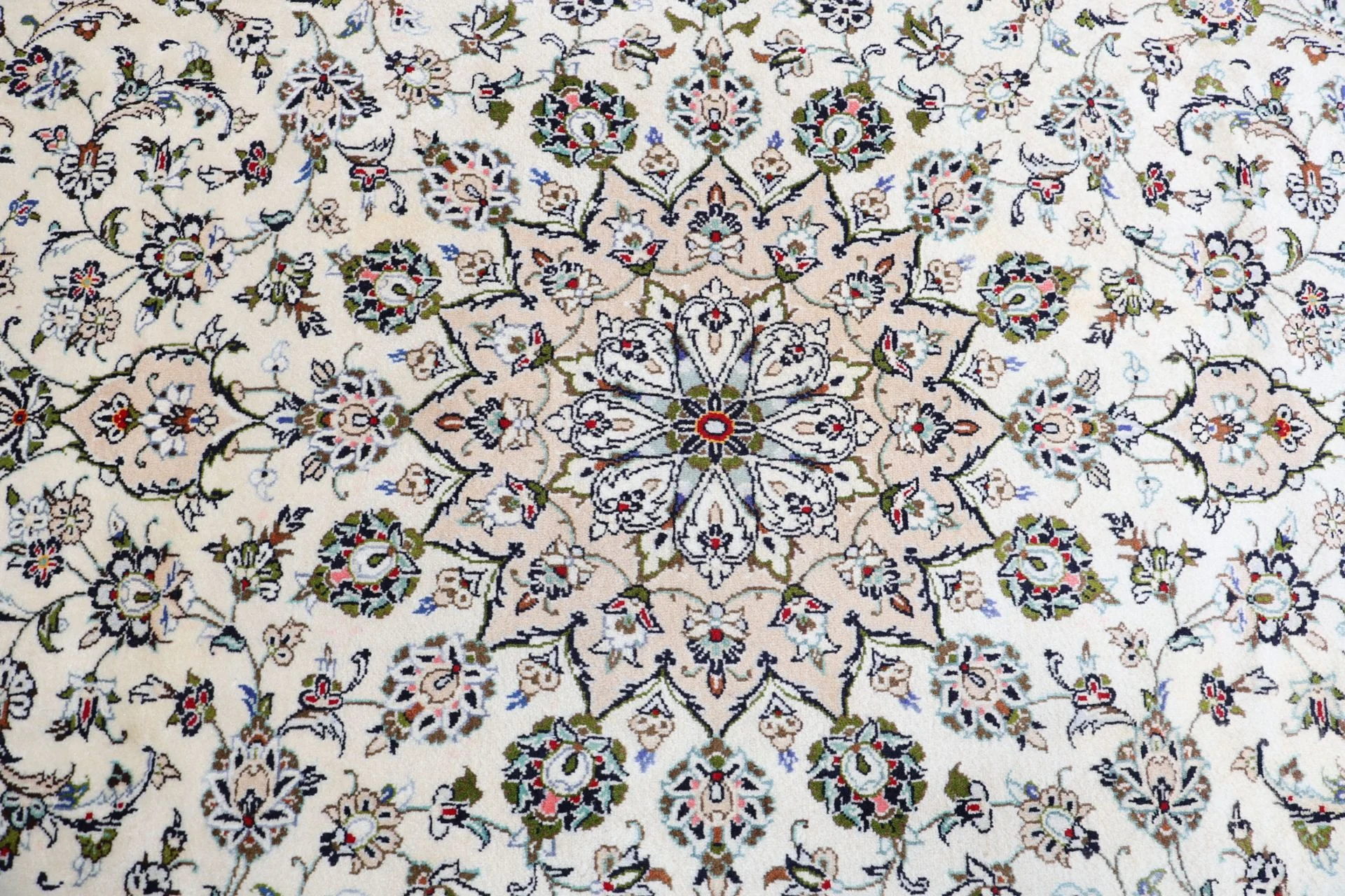 Wool Kashan Persian Rug 250 × 350 cm, hand-knotted - Image 9