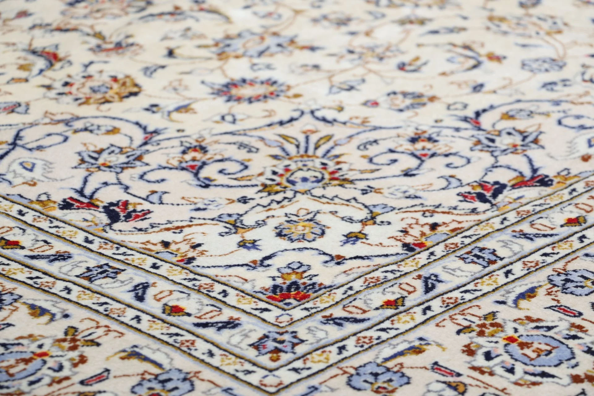 Kashan Persian Rug 237 × 343 cm in Wool, hand-knotted - Image 5