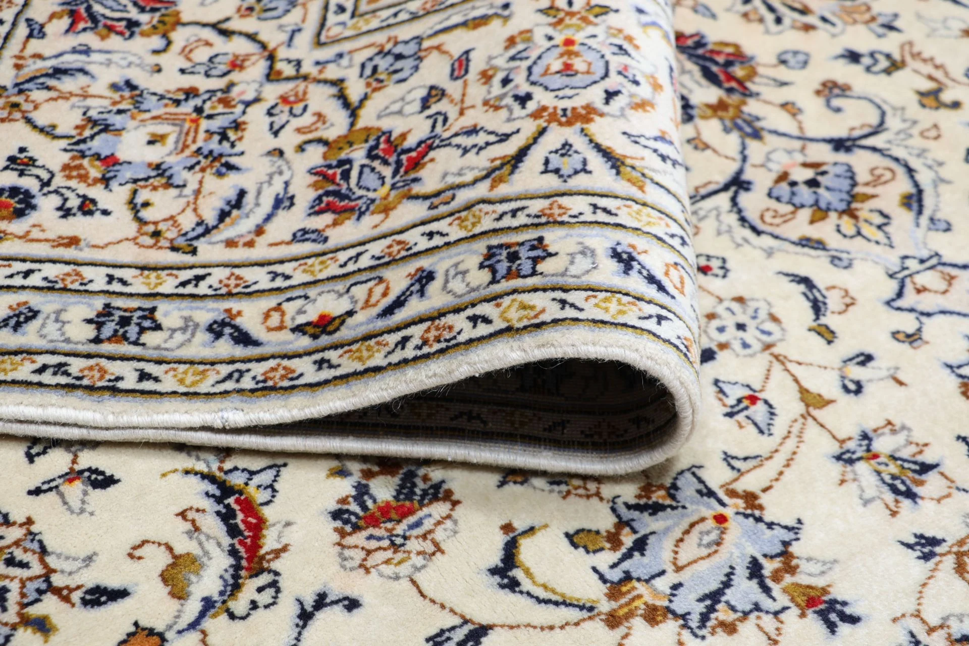 Kashan Persian Rug 237 × 343 cm in Wool, hand-knotted - Image 10