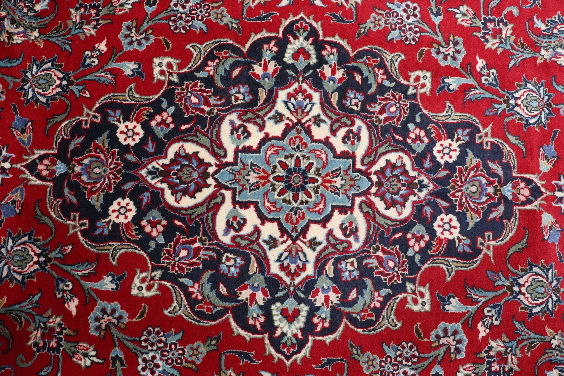Wool Kashan Persian Rug 247 × 367 cm, hand-knotted - Image 9