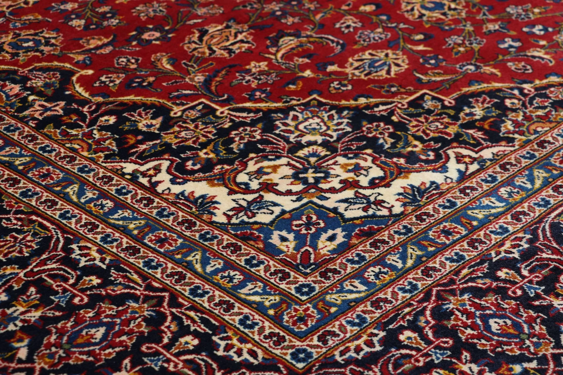 Wool Kashan Persian Rug 260 × 350 cm, hand-knotted - Image 5