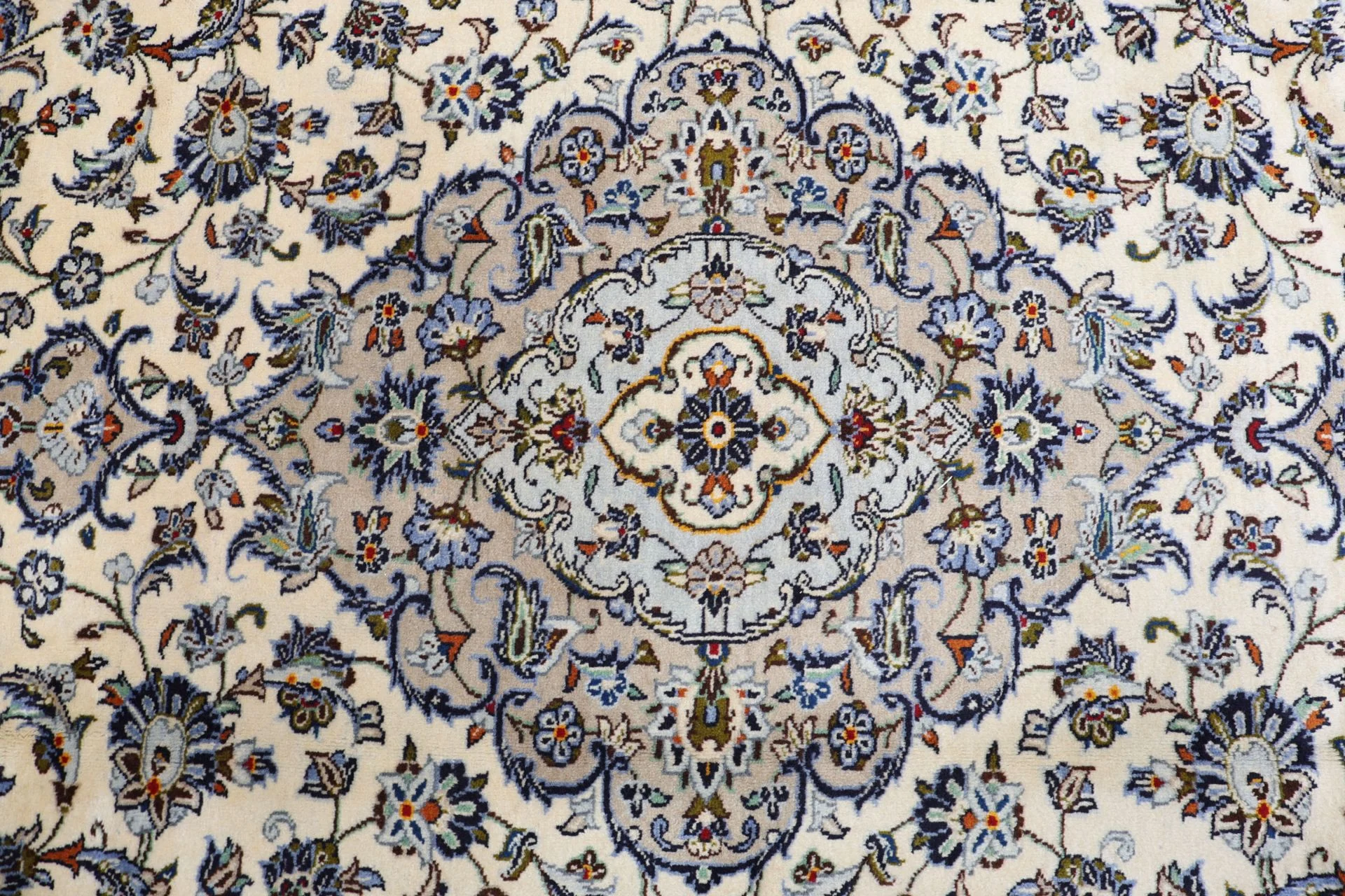 Kashan Persian Rug 252 × 330 cm in Wool, hand-knotted - Image 9