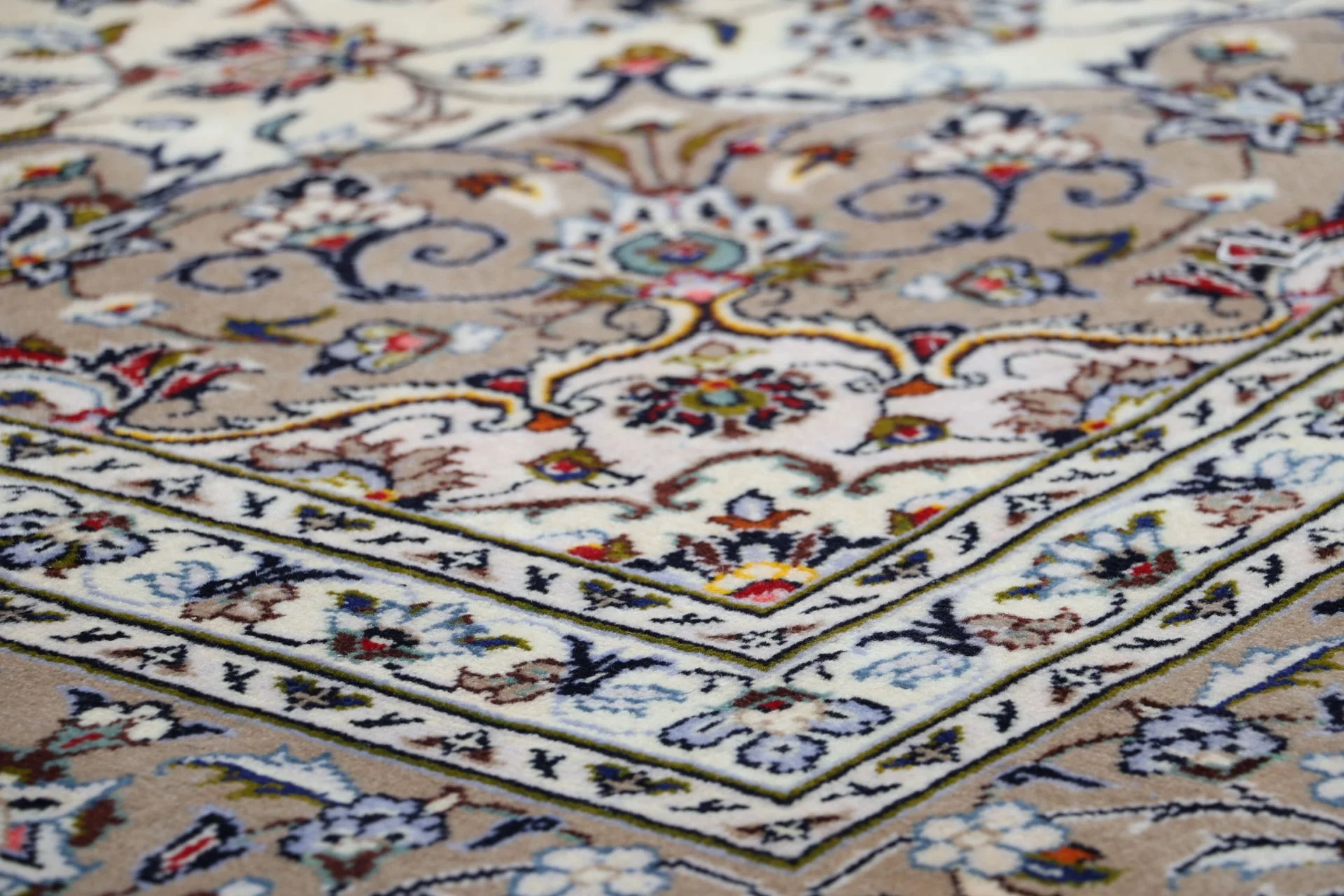 Hand-Knotted Kashan Persian Rug, 253 × 345 cm, Wool - Image 5