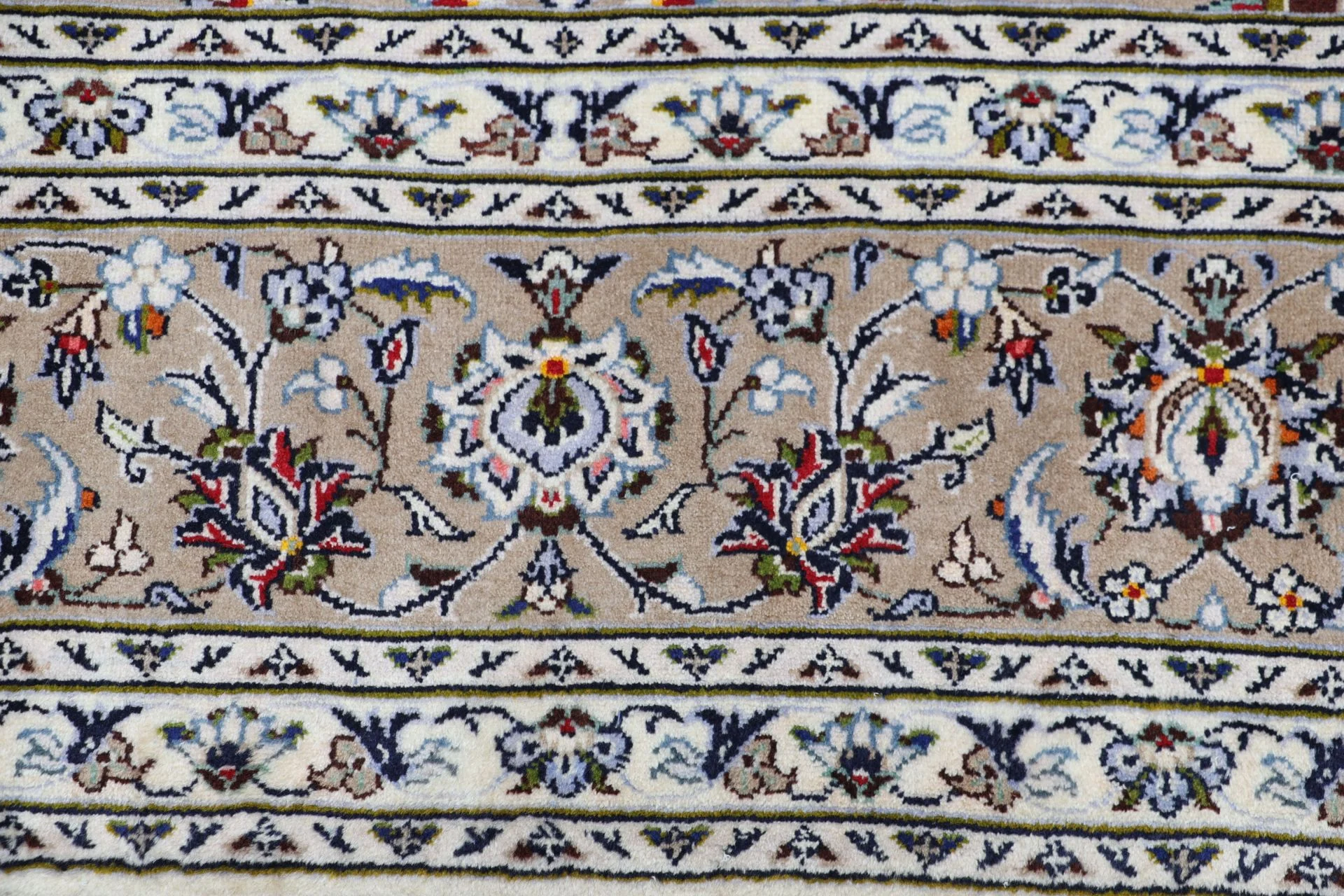 Hand-Knotted Kashan Persian Rug, 253 × 345 cm, Wool - Image 8