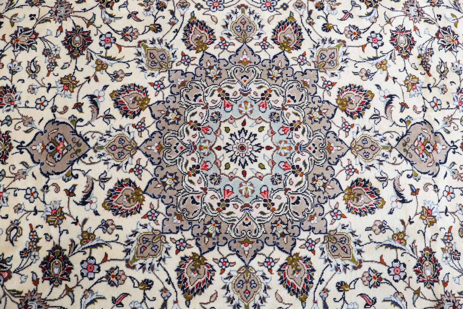 Hand-Knotted Kashan Persian Rug, 253 × 345 cm, Wool - Image 9