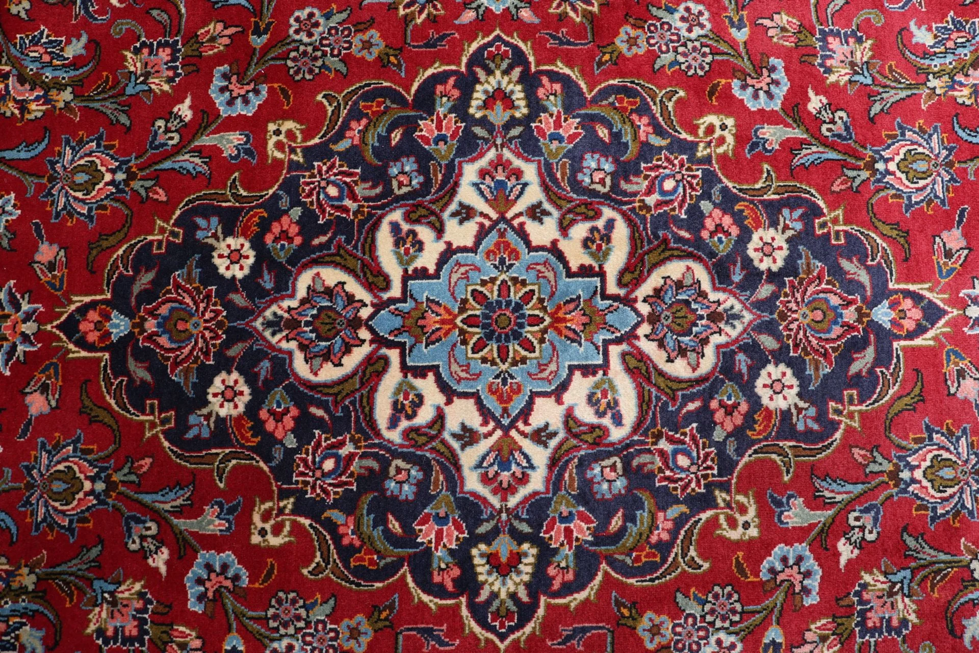Kashan Persian Rug 250 × 360 cm in Wool, hand-knotted - Image 9