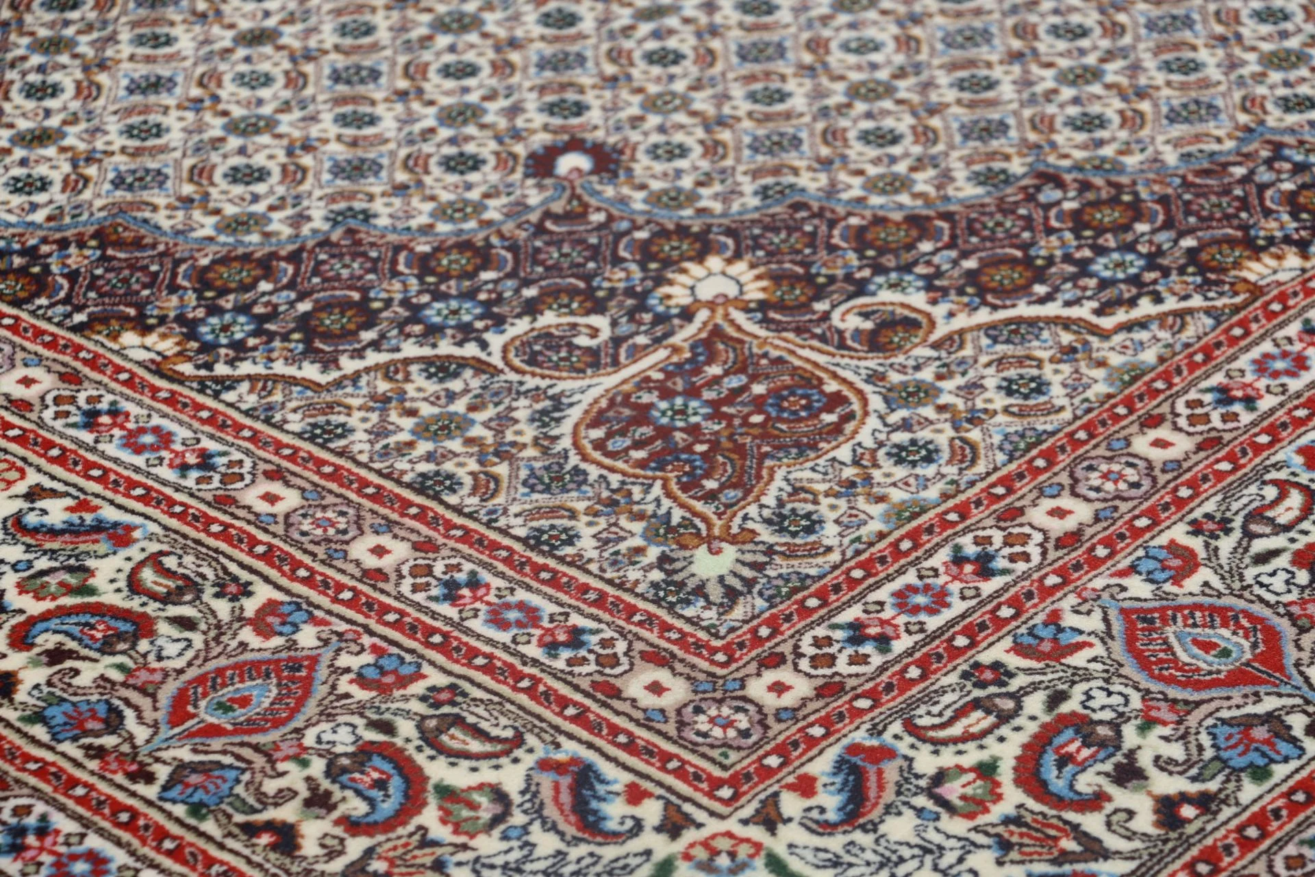 Moud Persian Rug 195 × 300 cm in Wool & Silk, hand-knotted - Image 5